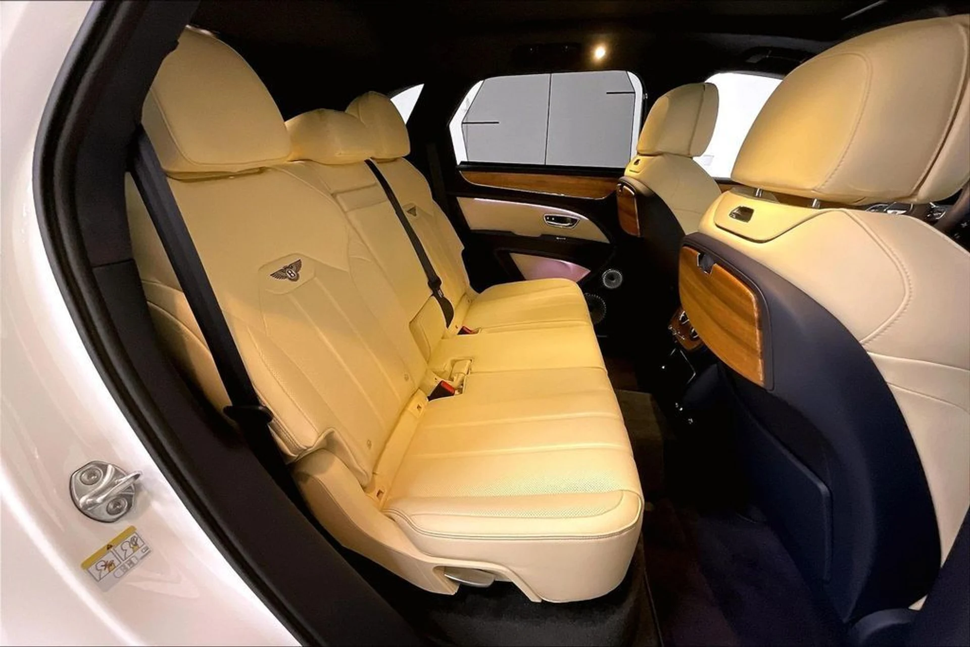 mph025_2483406807_c898f6e7ac716b213eb819c8381c4192x_25d1bce659