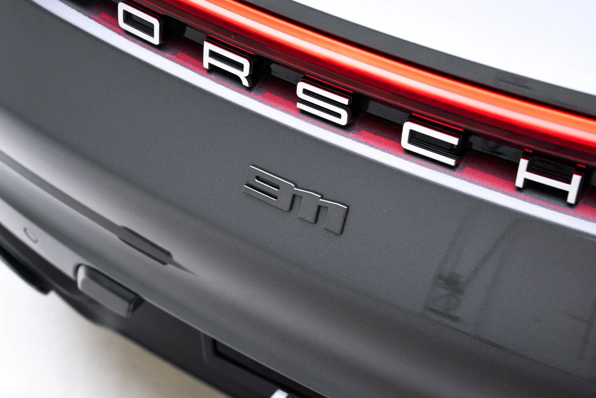 mph025_2488299531_Used_2020_Porsche_911_Carrera_1775067552_a21c745965