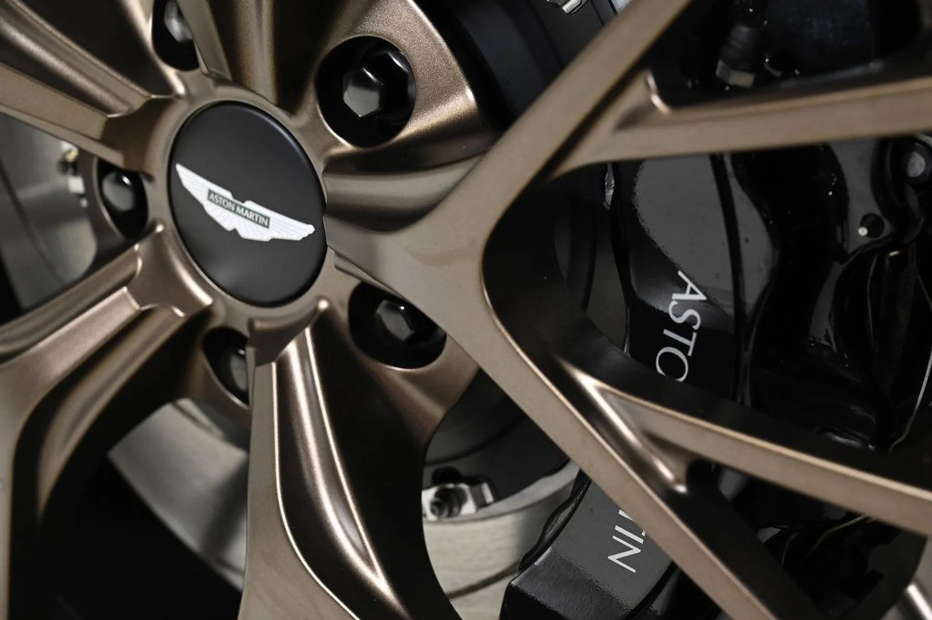 mph025_2489839020_new_2026_aston_martin_db12_11350_22928535_25_1024_62f8381949