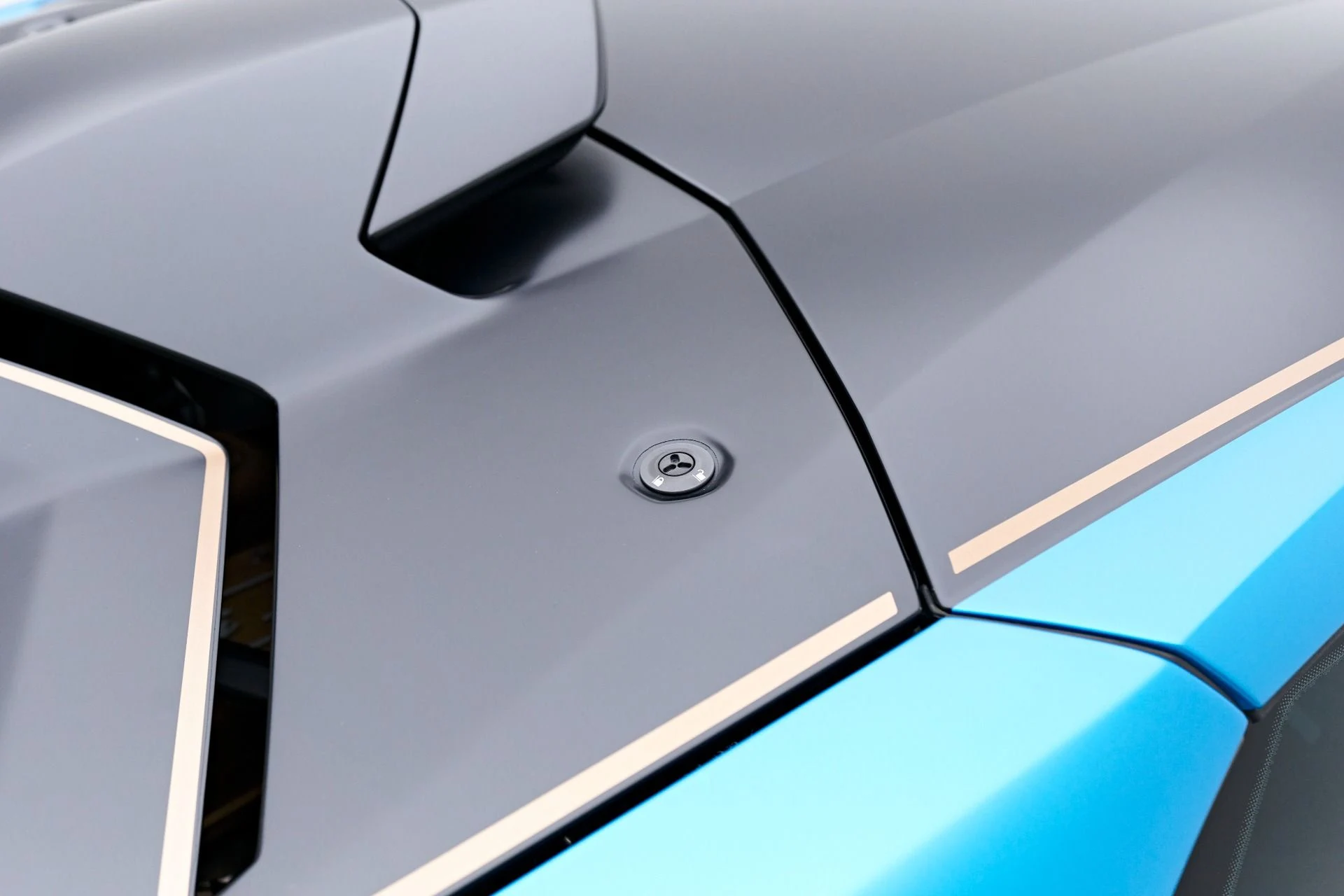 mph025_2492388172_Used_2022_Lamborghini_Huracan_STO_Base_1732754503_cf451770c0