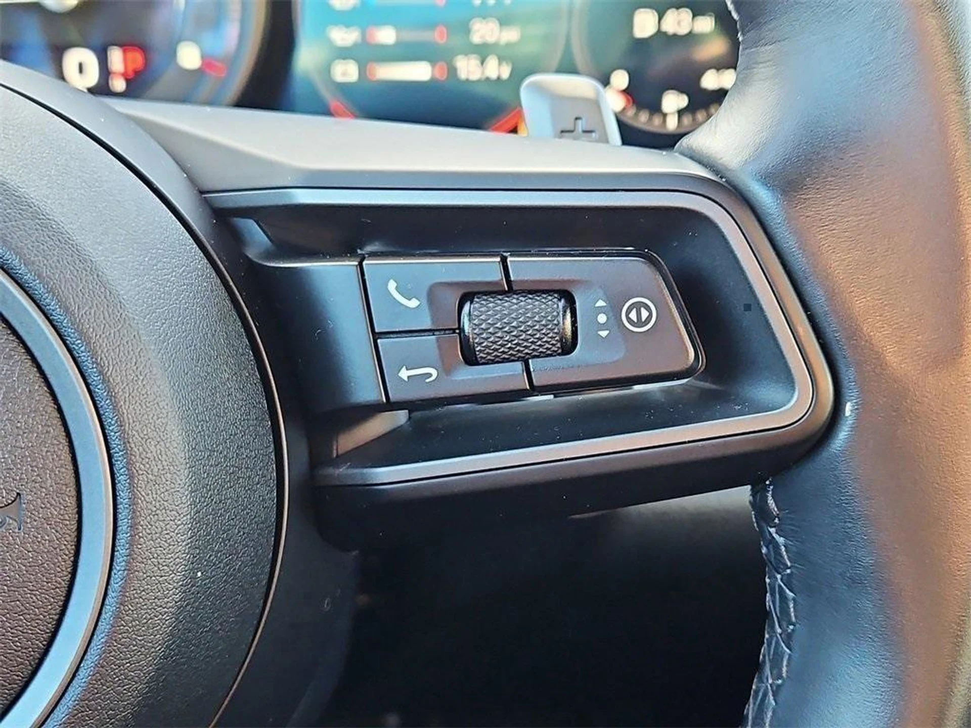 mph025_2502868645_Ceb_ZT_lp_WJ_1_RKIQJQ_Cl_Z_Fvw_R8_Q_64872dc269