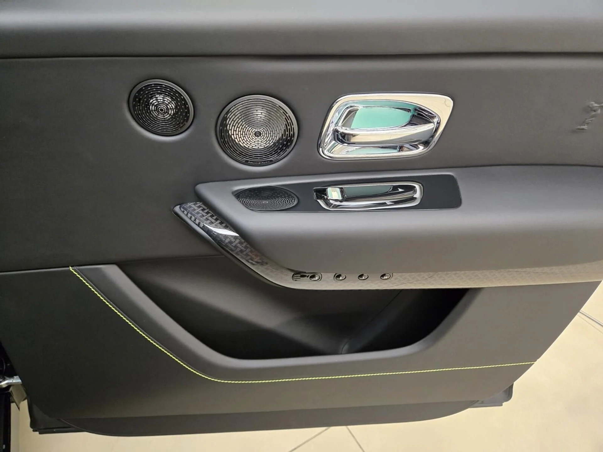 mph025_2506001823_New_2026_Rolls_Royce_Cullinan_Black_Badge_1776921919_55ef91c1d1