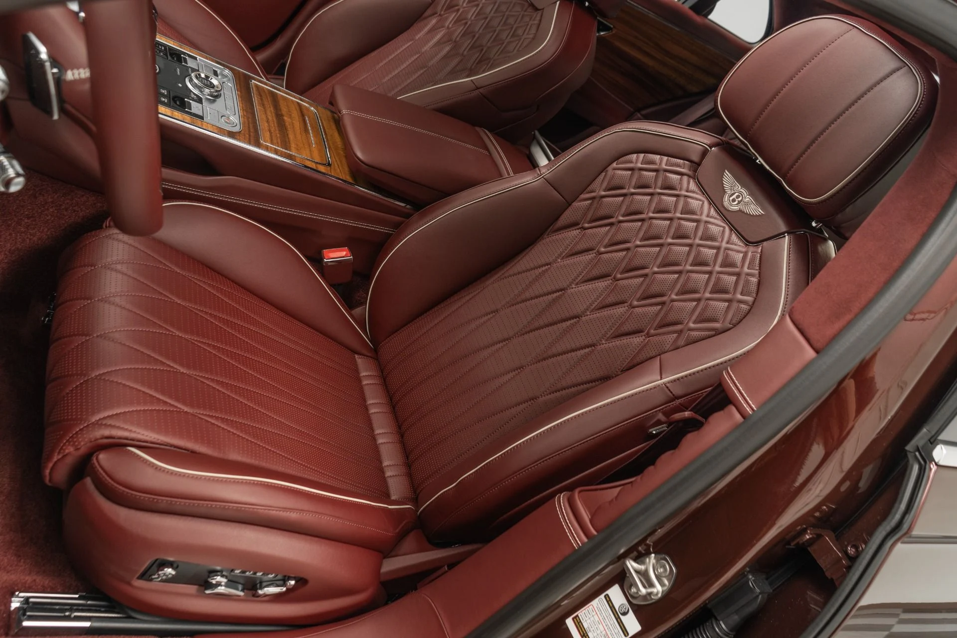 mph025_250731828_Used_2023_Bentley_Flying_Spur_Azure_1755704000_bc9dff182e