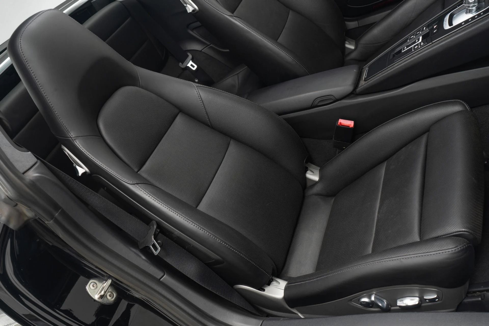 mph025_2507604759_Used_2016_Porsche_911_Targa_4_S_Premium_Package_Heated_and_Ventilated_Seats_1784745982_7a7bbf94ff