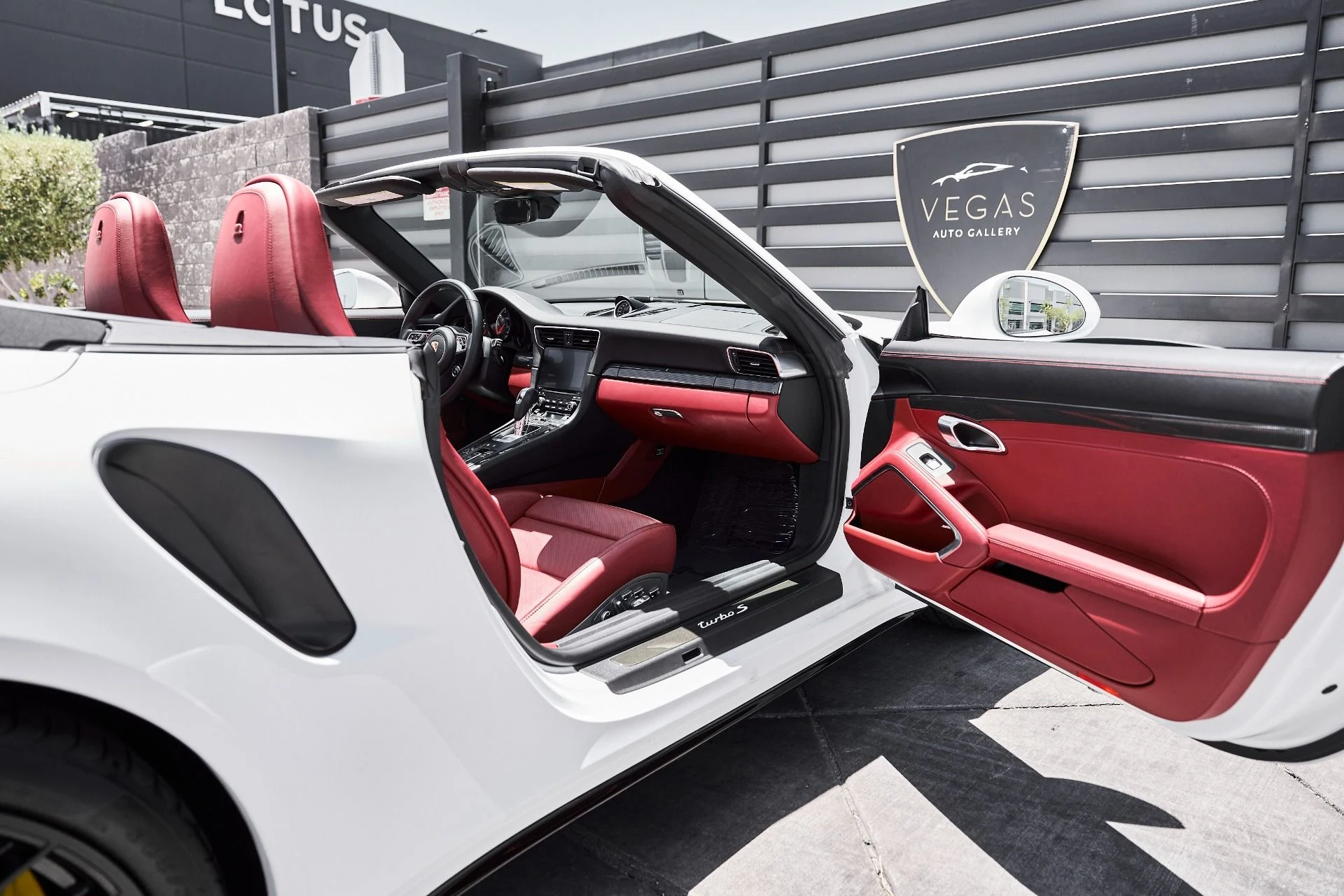 mph025_2509869191_Used_2019_Porsche_911_Turbo_S_1781225414_b5c5b586a2