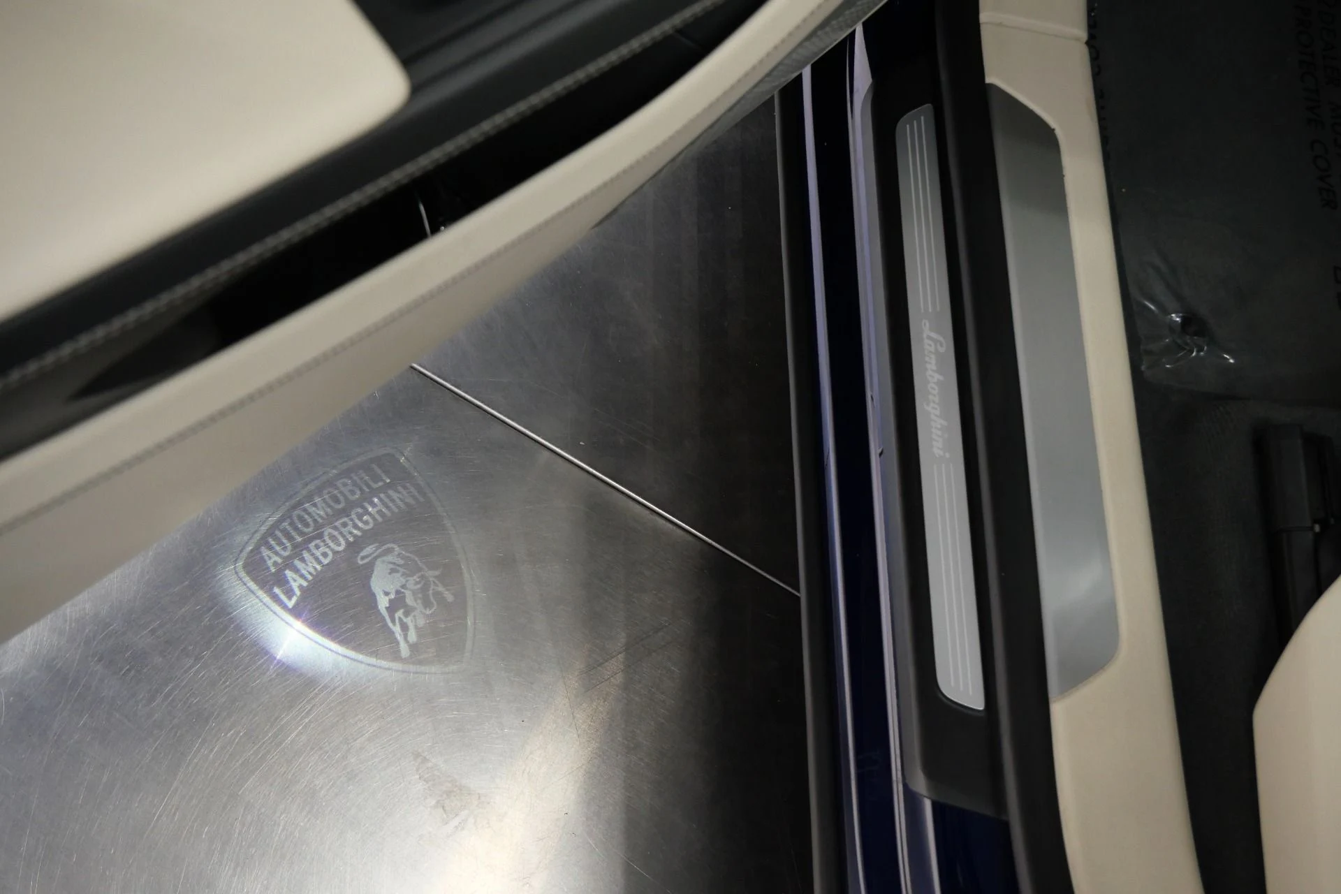 mph025_251049981_Used_2022_Lamborghini_Urus_23_Inch_Wheels_Two_Tone_Interior_Bang_and_Olufsen_Audio_1775677581_86931725ac