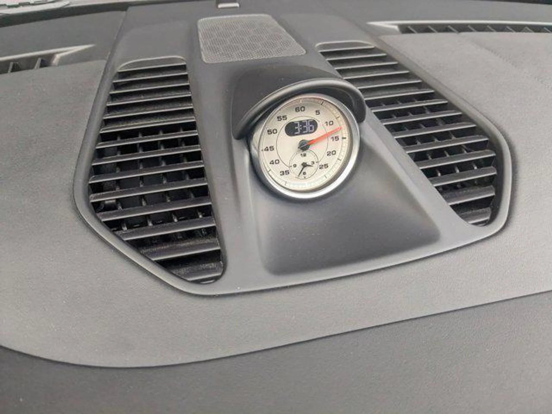 mph025_25160162_go8xqj_OV_Tf_Ys7w_Lg1dz_YYV_7_N7_HY_0aa5cfe88b