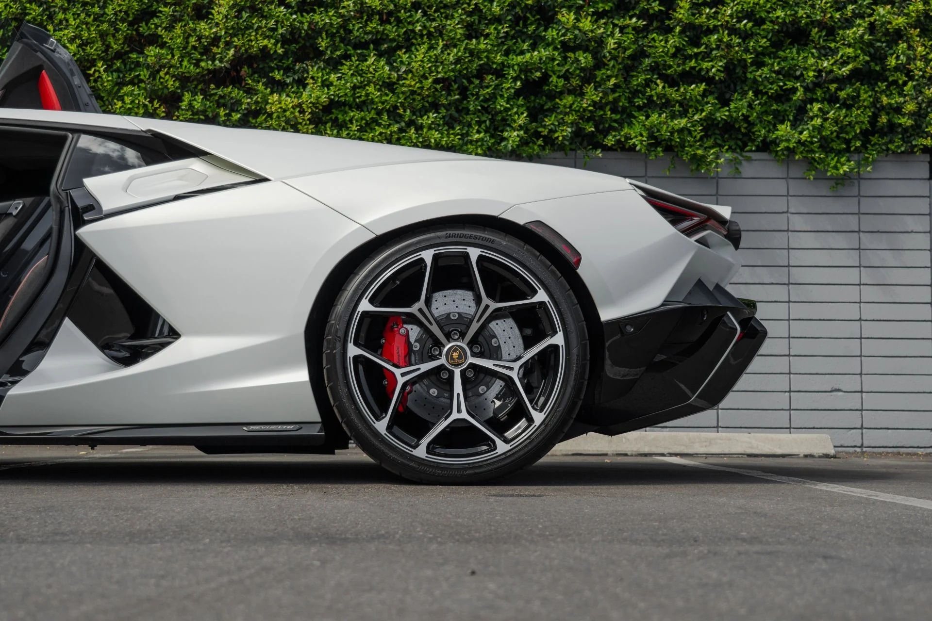 mph025_2525288625_Used_2024_Lamborghini_Revuelto_1759355869_af832022f9