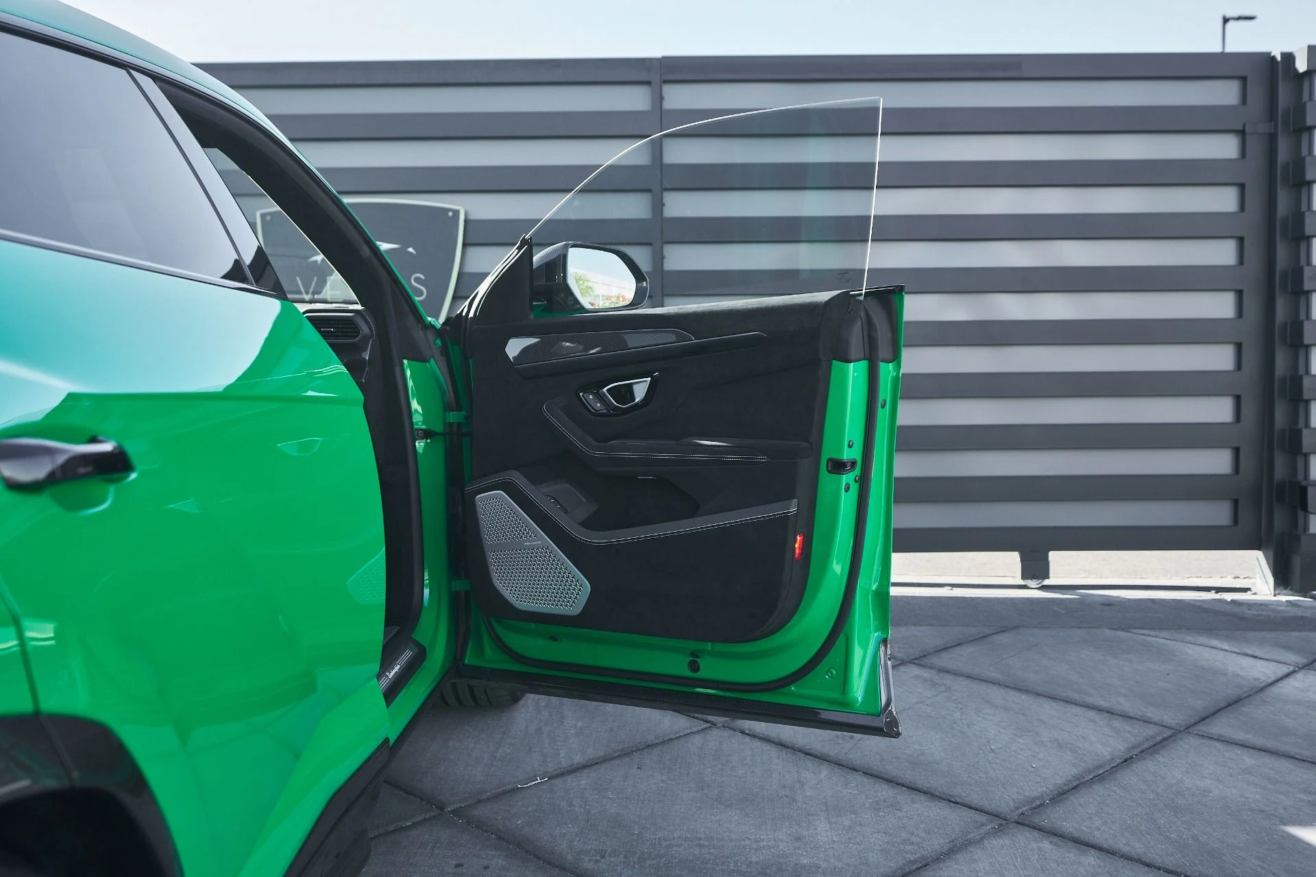 mph025_2526750354_Used_2024_Lamborghini_Urus_Performante_1764124766_c7a067971d