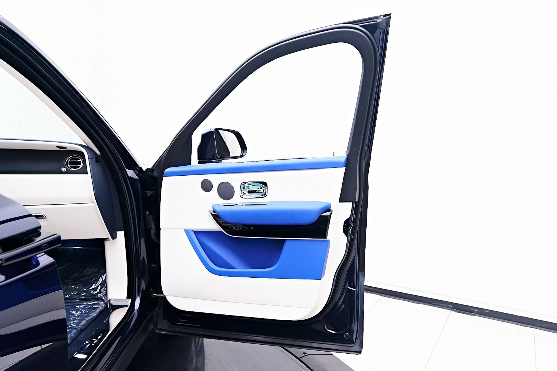 mph025_2527314931_Used_2023_Rolls_Royce_Cullinan_Base_1745954360_cd5914a74e