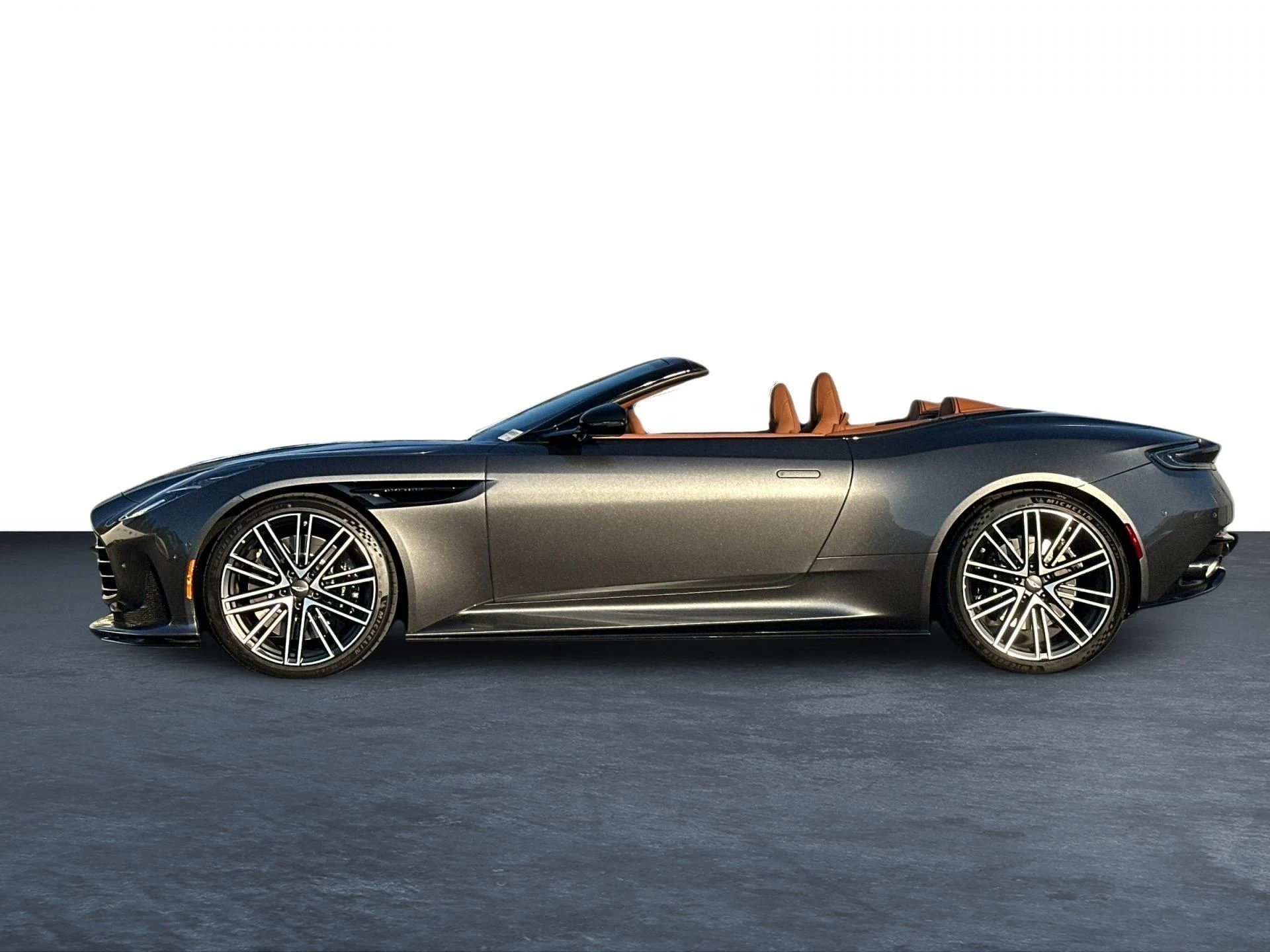 mph025_2529600650_New_2026_Aston_Martin_DB_12_Volante_1764169872_75902665f1