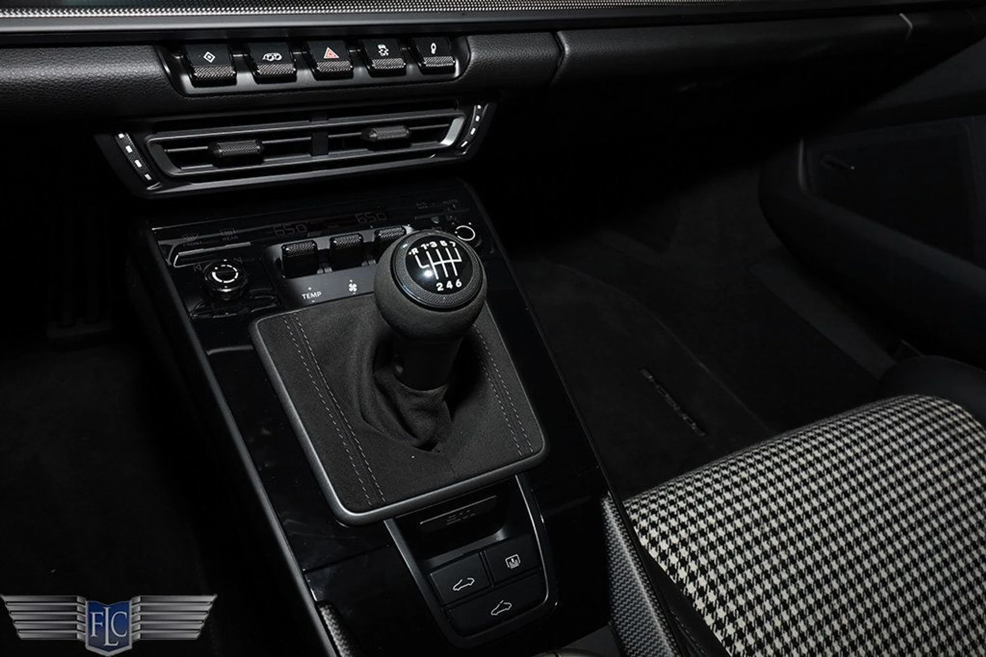 mph025_2538526242_used_2024_porsche_911_carreragtscoupemanual_9689_22931180_26_1024_e8bb981b27