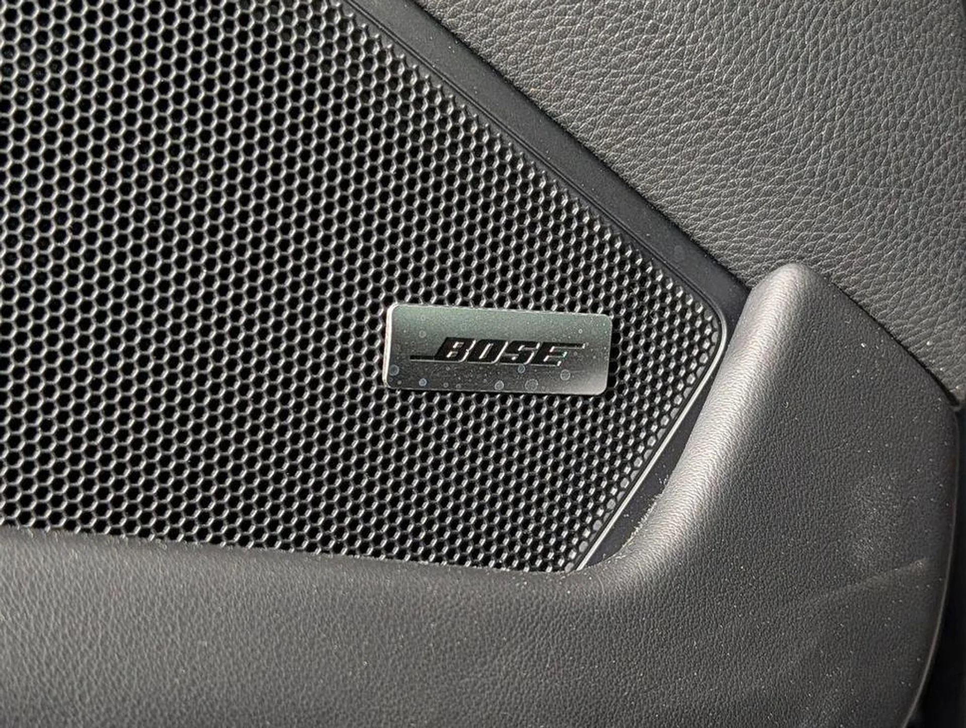 mph025_2550678148_5jh00_Lrurdm81_C_Hl_Wh3ld_ikt_VM_981cb3339c