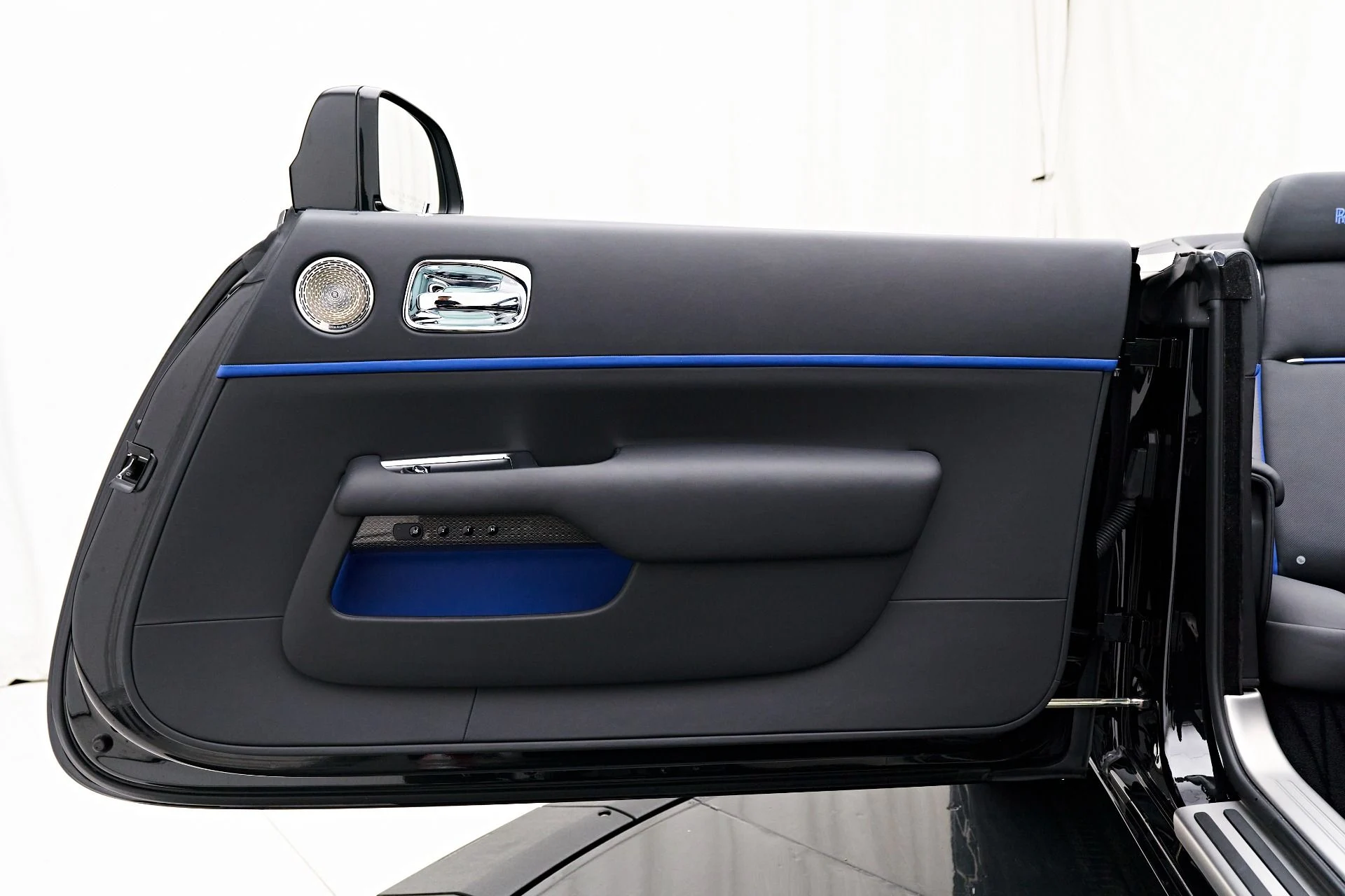 mph025_2553273356_Used_2018_Rolls_Royce_Dawn_Base_1712097655_a28450c0ea