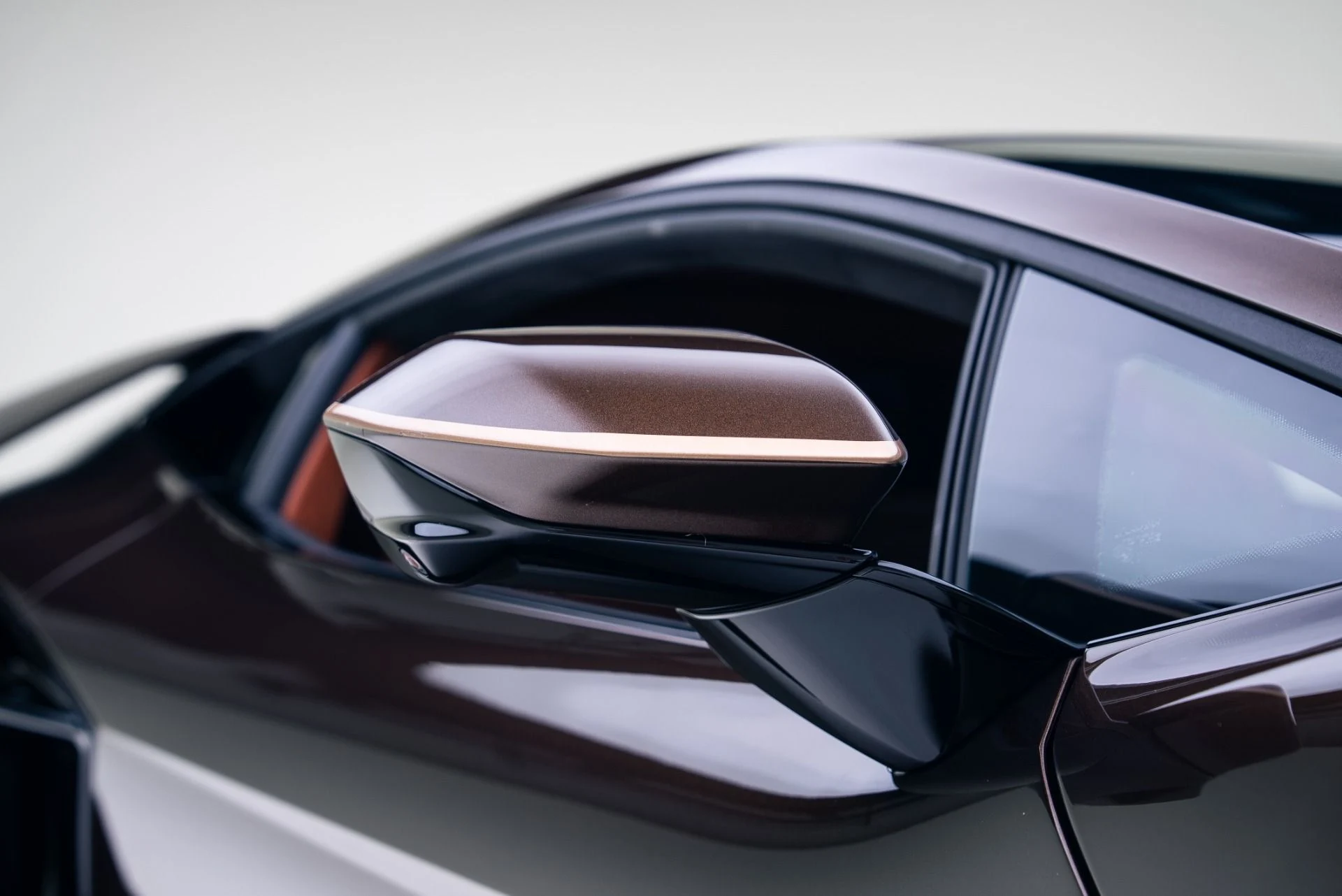 mph025_2555874765_Used_2025_Lamborghini_Revuelto_1764978573_e4f563d616