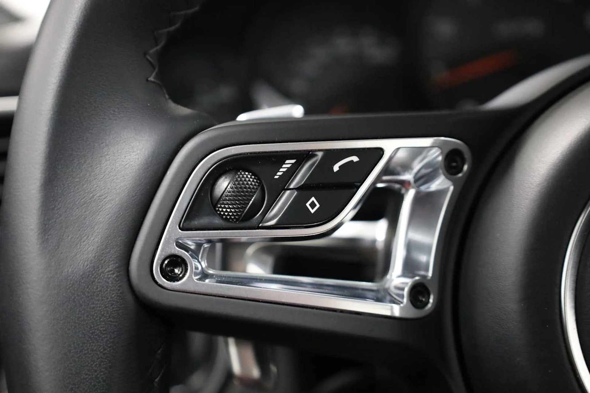 mph025_2556441116_12c313b9431ece86ab878429f268aa2f_5f1723e1ea