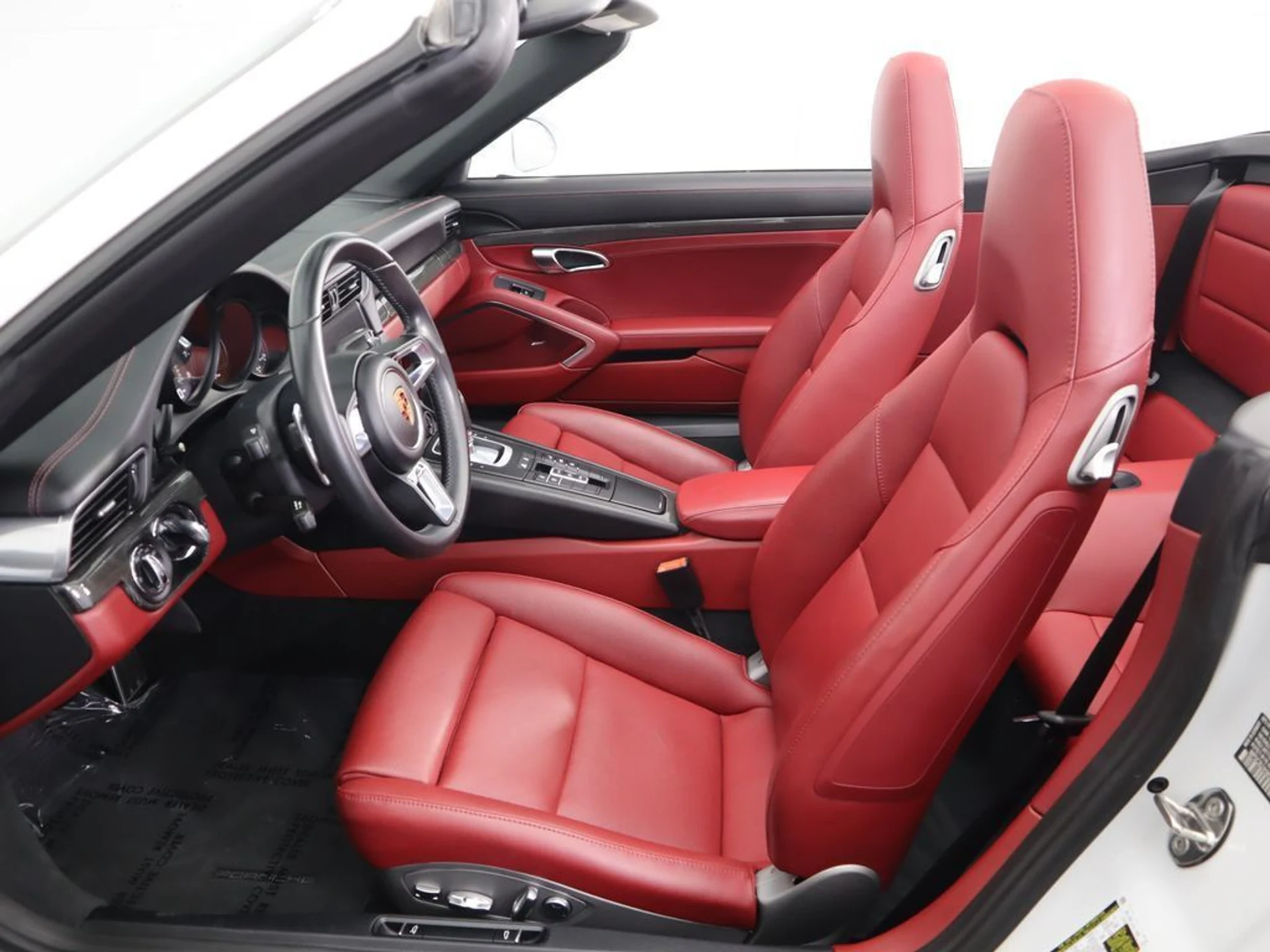 mph025_2560230918_used_2018_porsche_911_carrera4gtscabriolet_8119_22948233_26_1024_1560fc0d7e