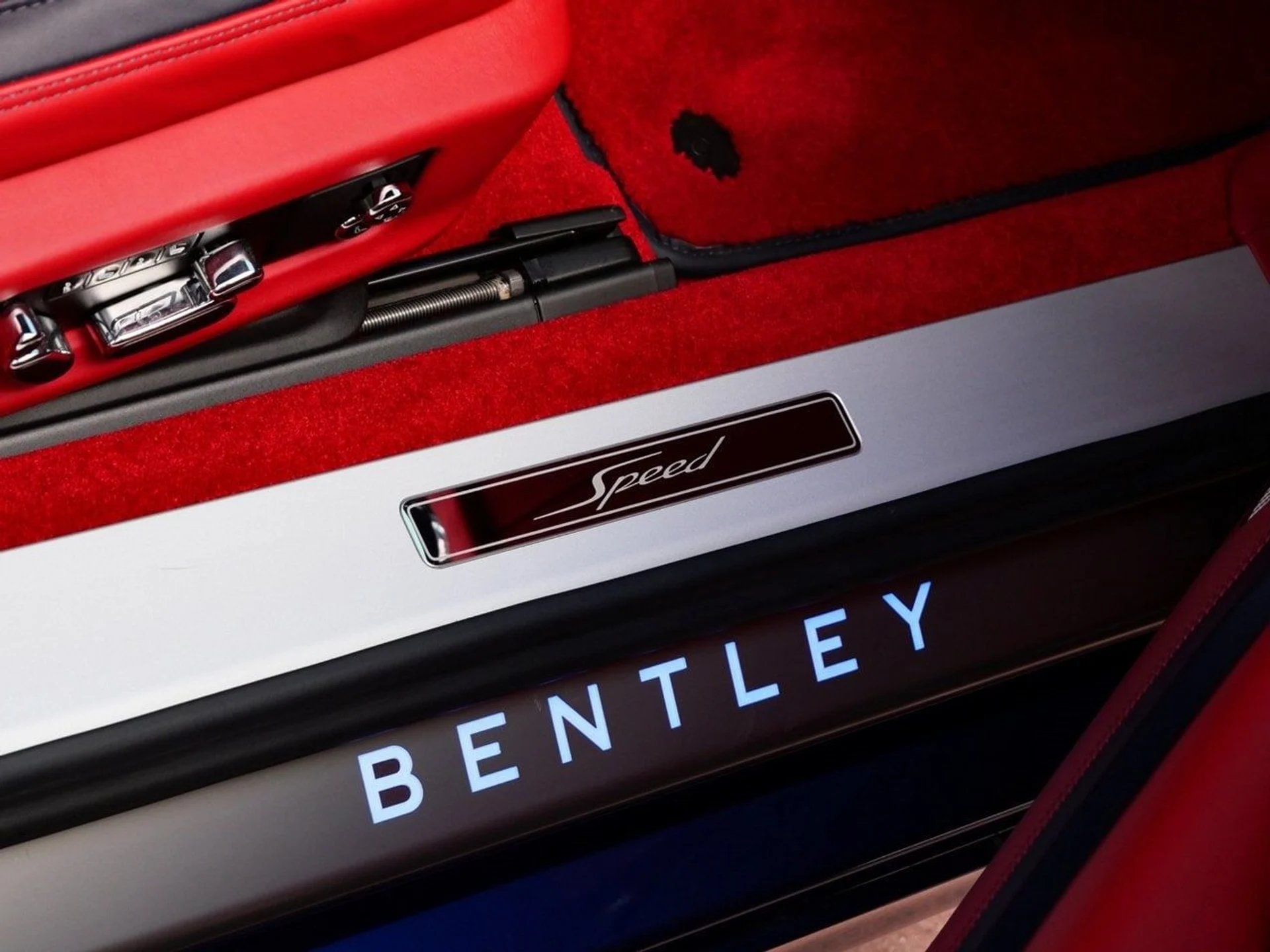 mph025_2570516244_23de13f6a7651256346b084bdec19605x_98e3992c77