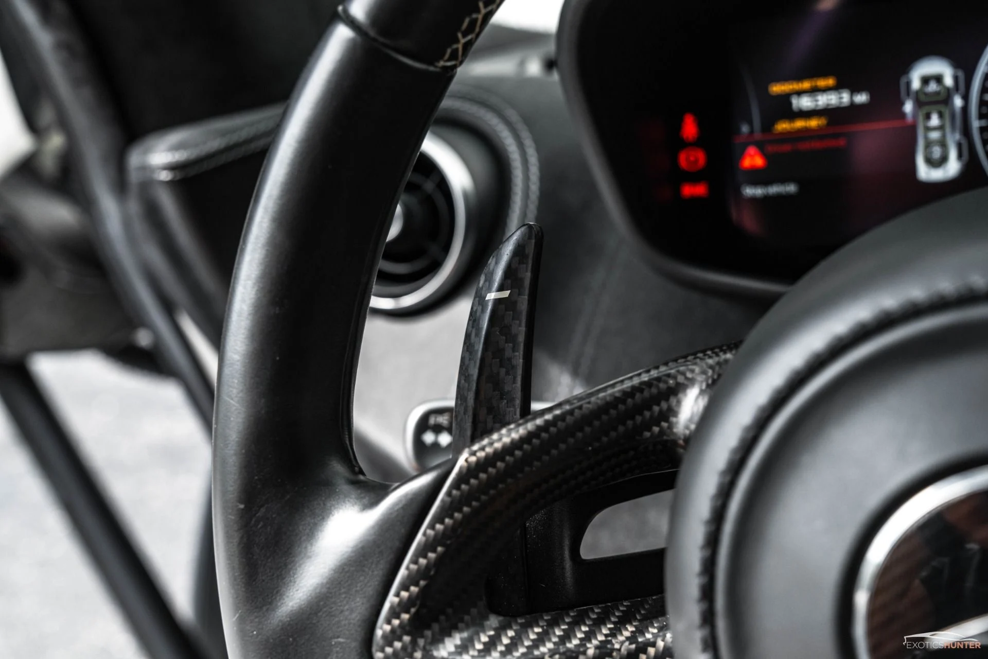 mph025_2576101929_Used_2017_Mc_Laren_570_GT_w_Carbon_Fiber_Interior_Pack_Two_Tone_White_Black_Interior_1762205612_424b606a6c