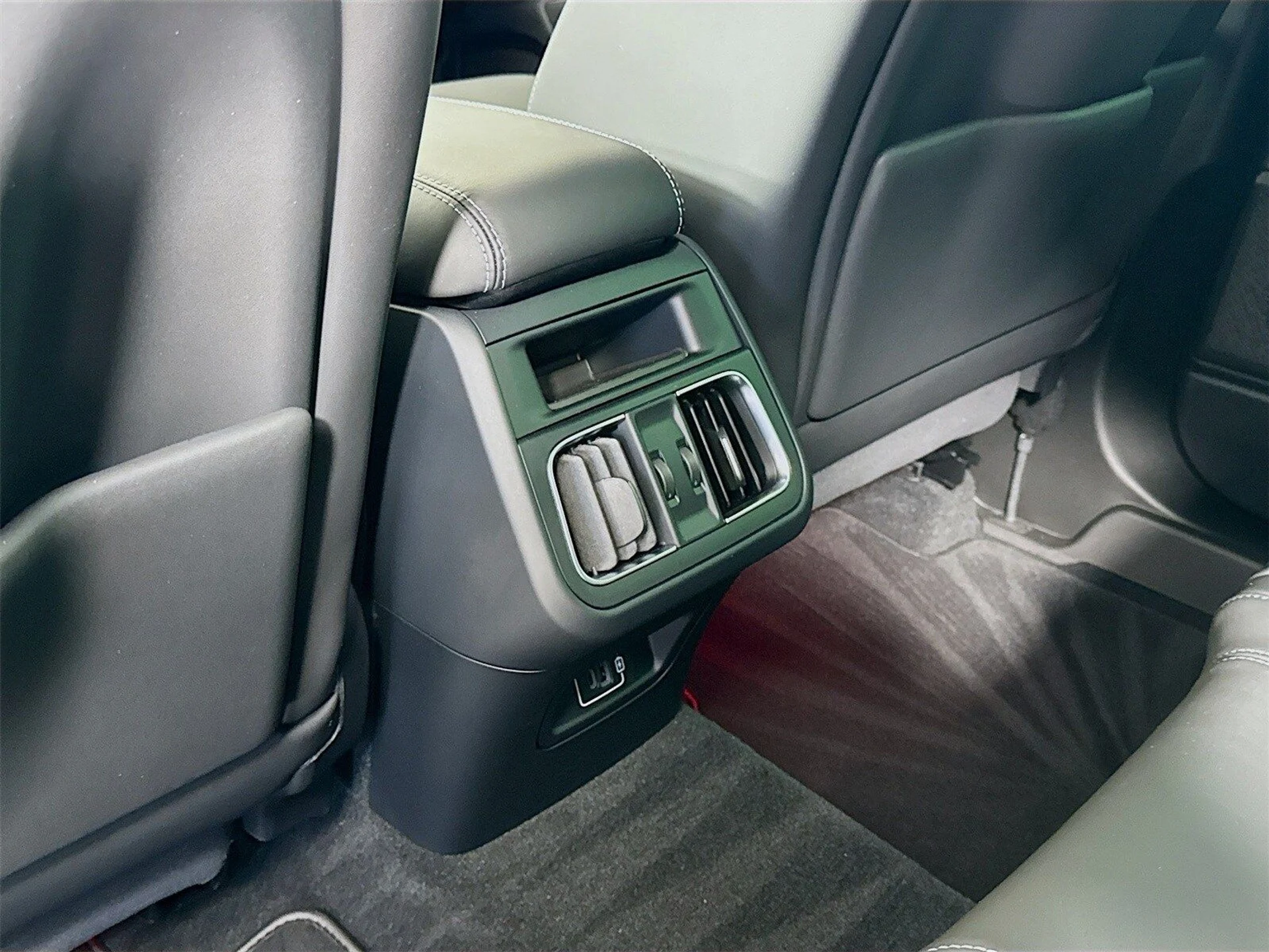 mph025_2585672006_3d9dc679126c1806ad7417e5d3459f9cx_c5440107d8