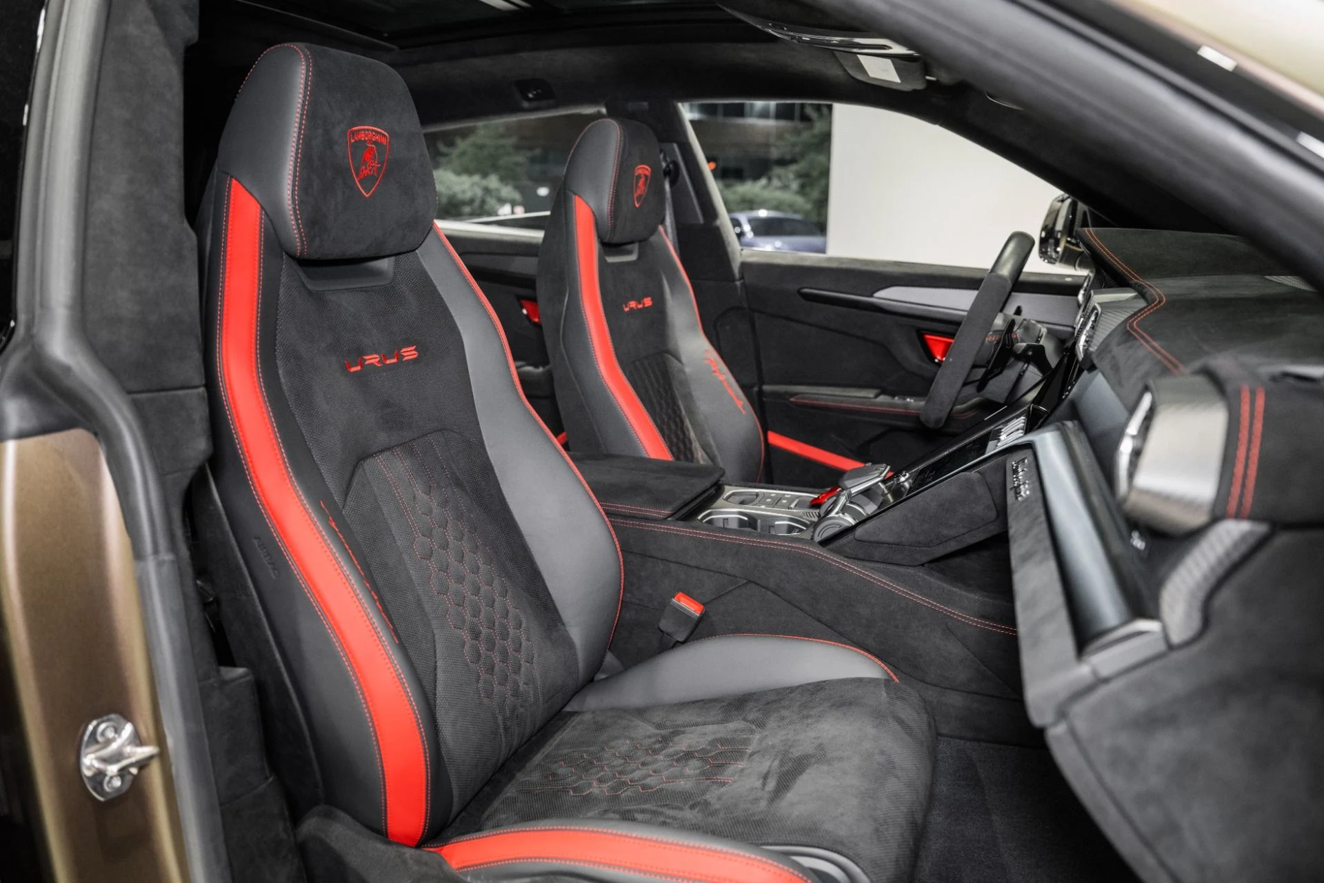 mph025_2586796231_Used_2024_Lamborghini_Urus_Performante_1777998908_60888eb192