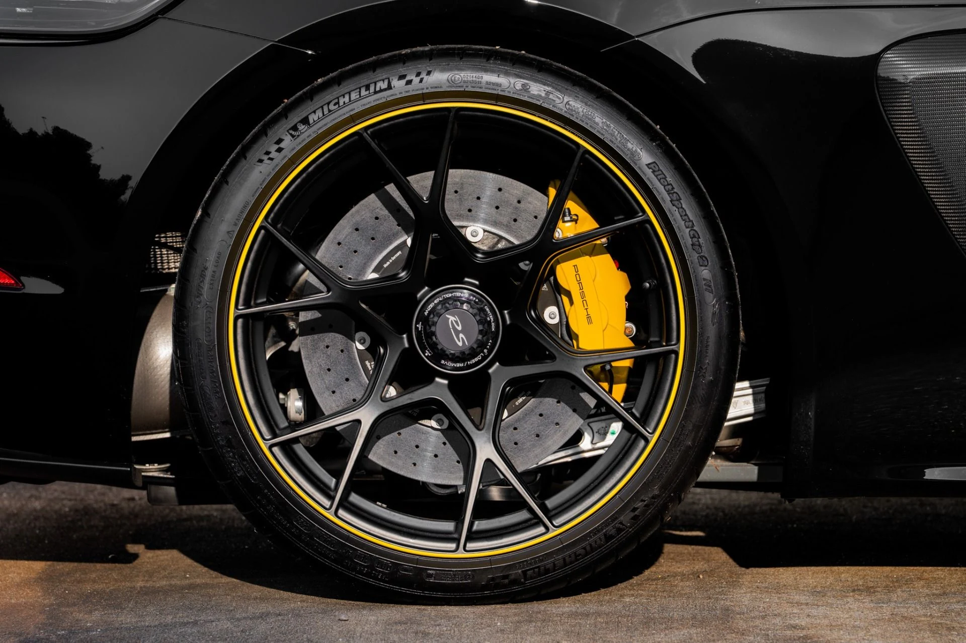 mph025_2586839796_Used_2024_Porsche_718_Cayman_GT_4_RS_Weissach_1755715183_7dc683eb22