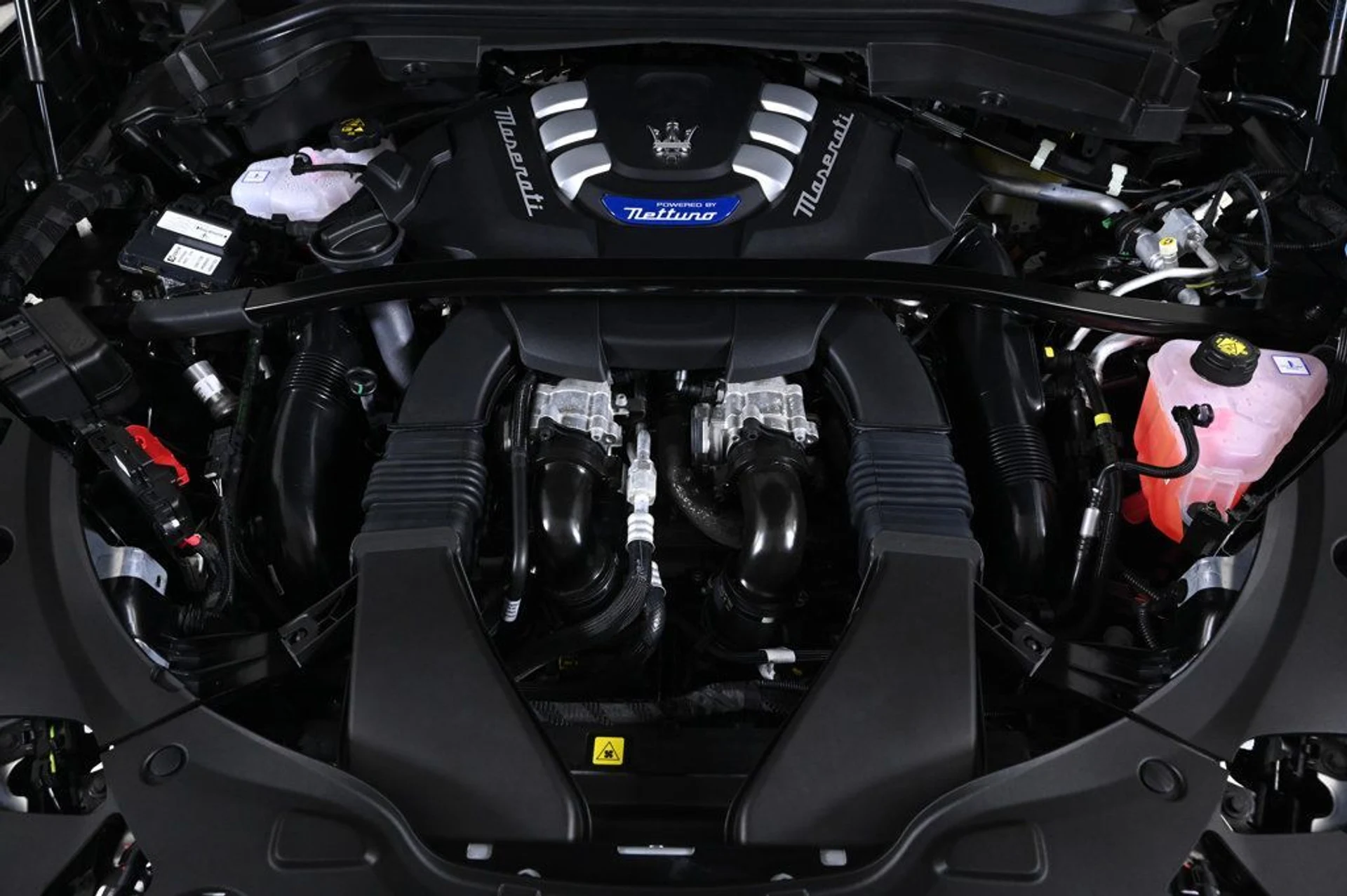 mph025_2594913818_new_2000_maserati_grecale_modena_11350_22978912_25_1024_3fb67ee34c