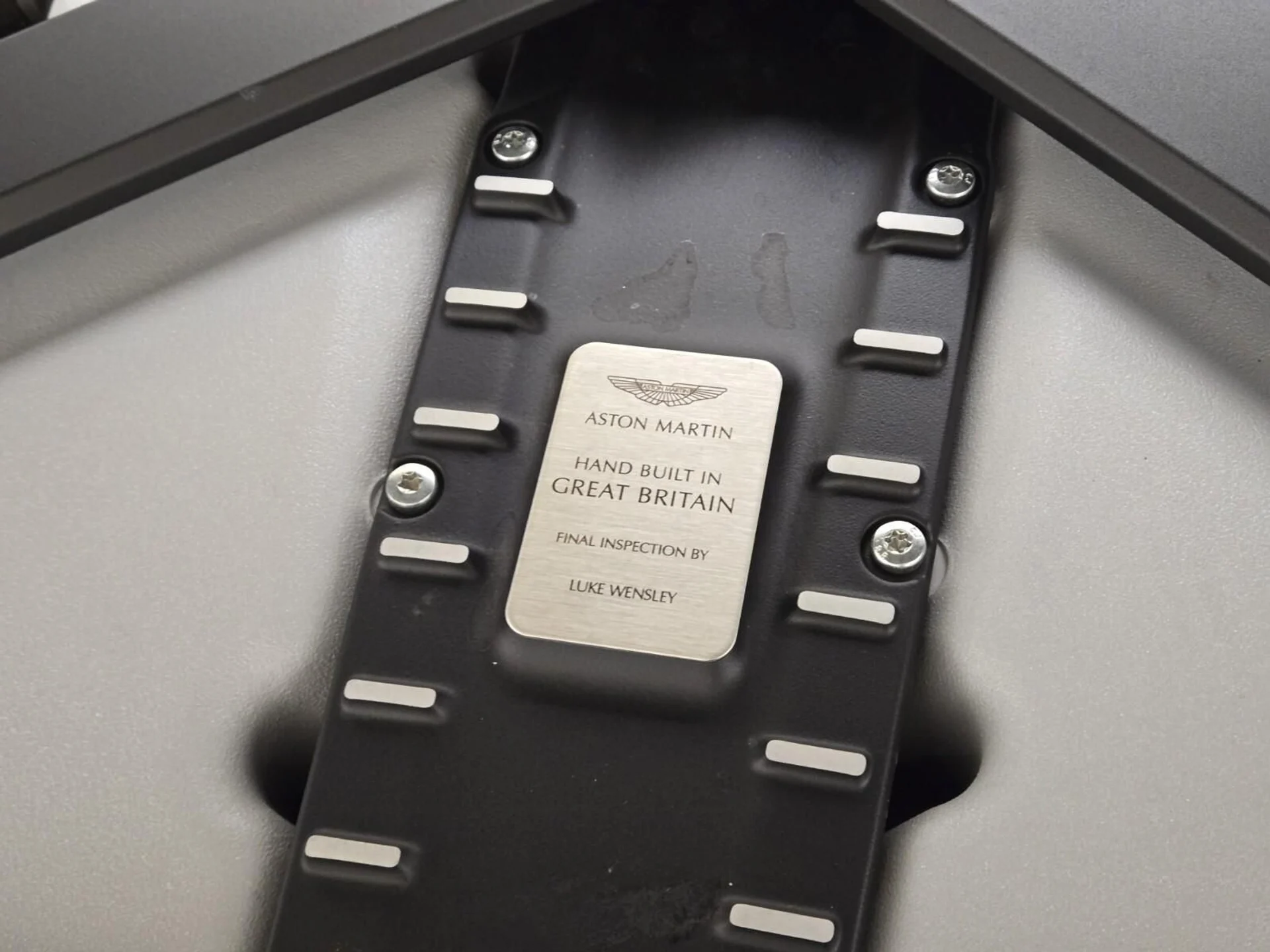 mph025_2599487280_Used_2023_Aston_Martin_Vantage_1766214038_dc5013cb2f