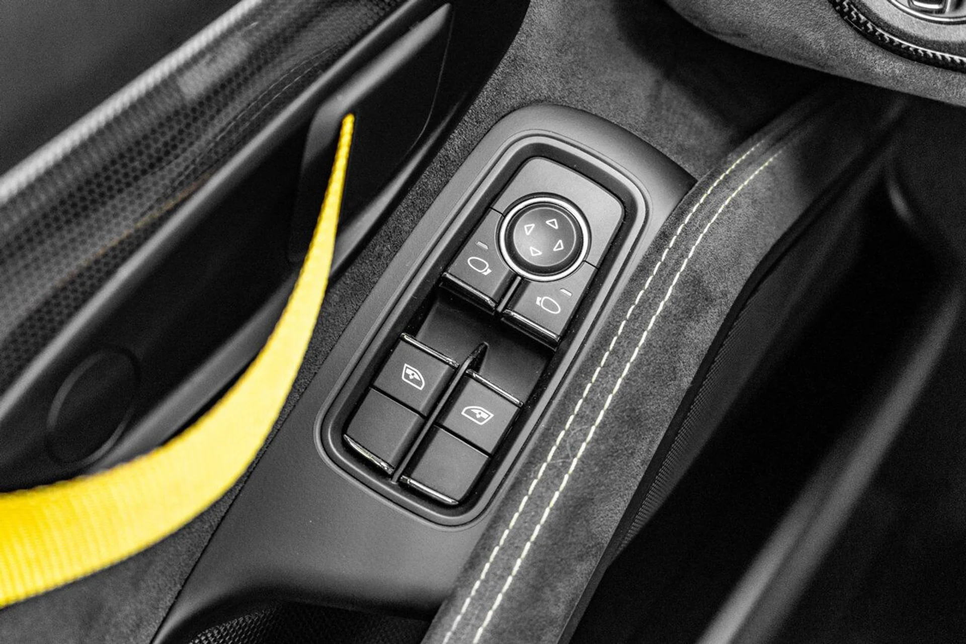 mph025_2605780802_porsche_718_cayman_2020_2d2e2ff0ae