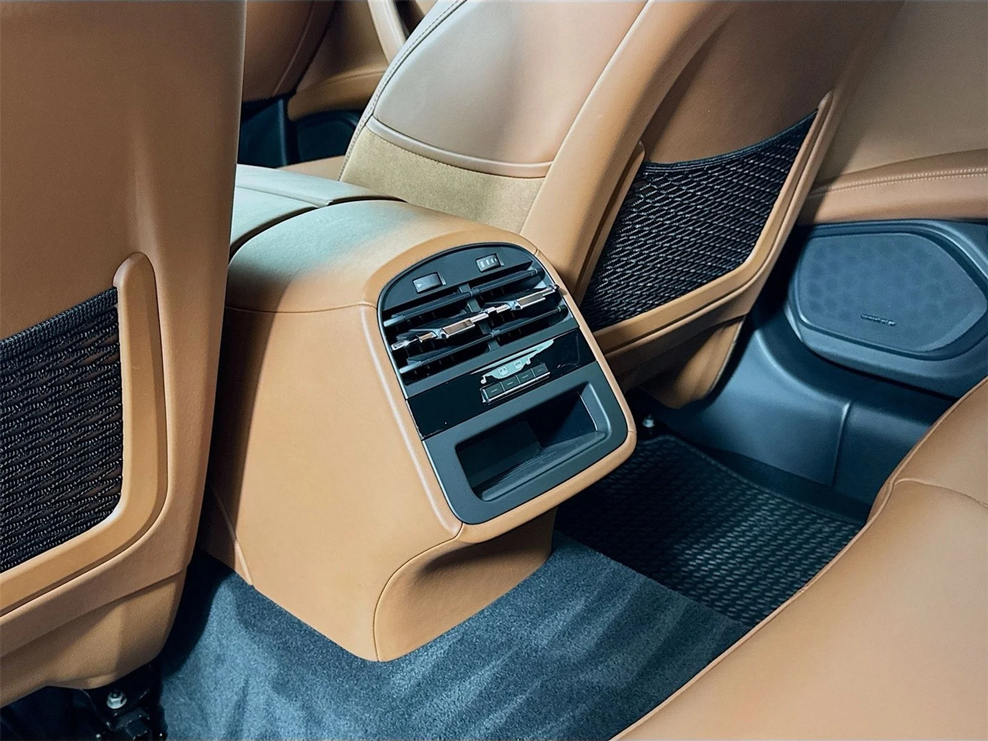 mph025_2611664619_5fe94d7f3873c9691df8e5a9e181d348x_869bcf3c66