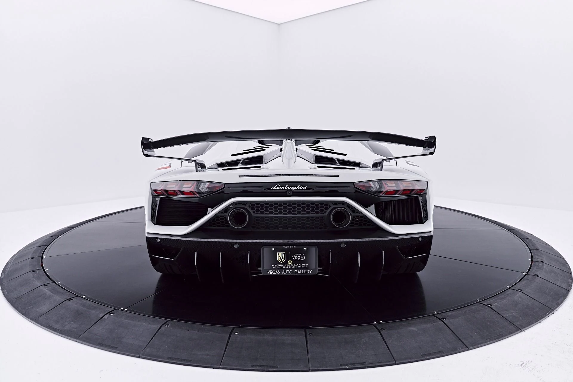 mph025_2613988054_Used_2021_Lamborghini_Aventador_SVJ_Base_1784080183_c1bc649848