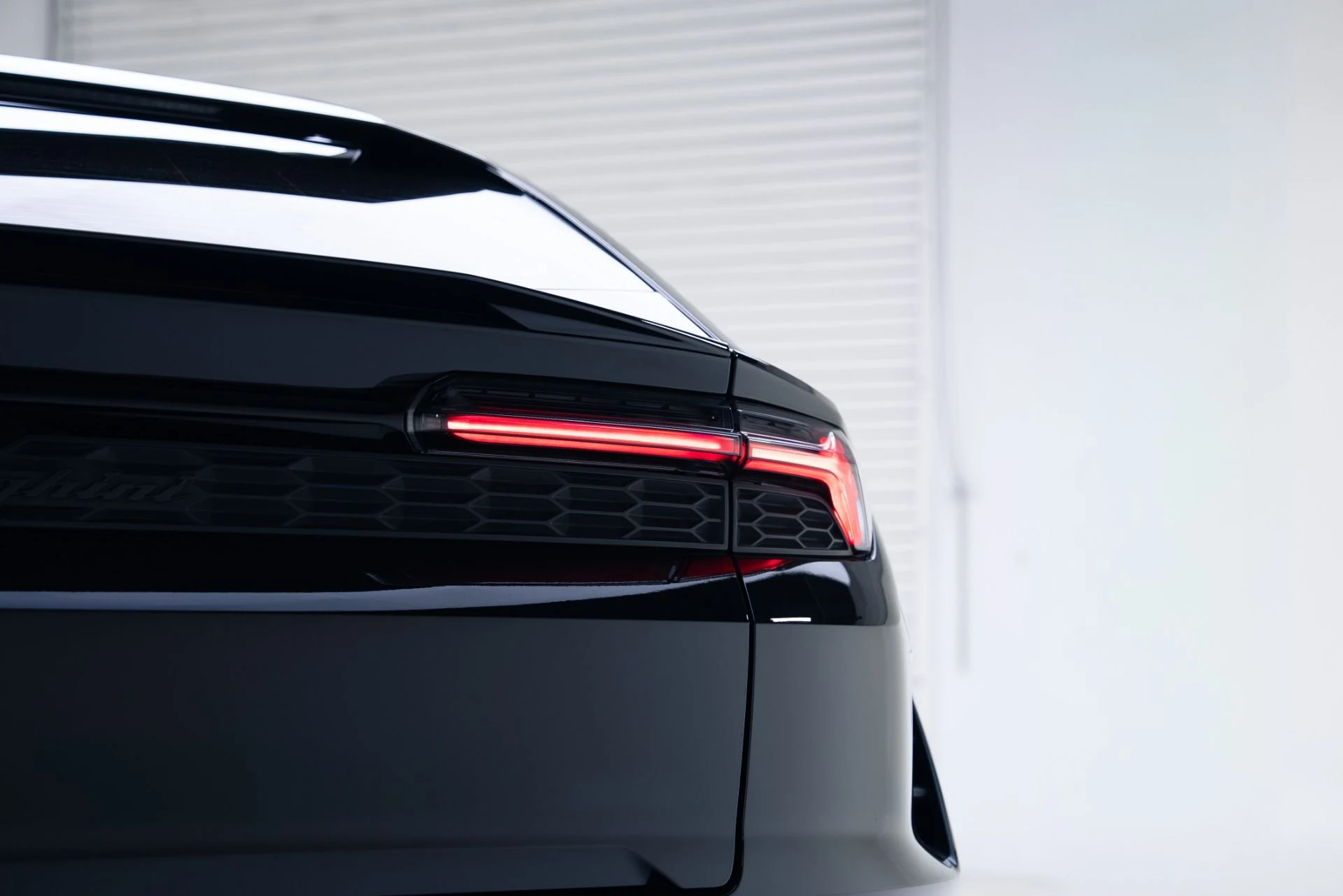 mph025_2620170885_Used_2025_Lamborghini_Urus_SE_1767912107_e83039e31b