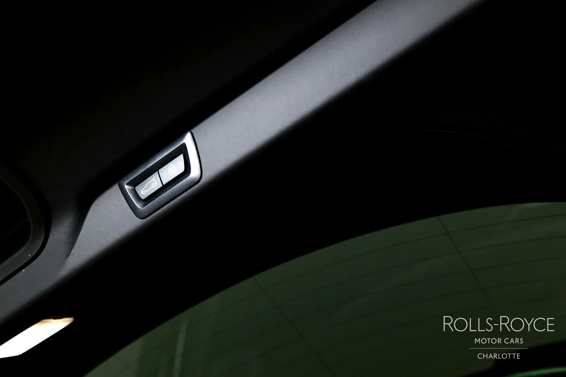 mph025_2621874408_Used_2024_Rolls_Royce_Cullinan_1764777868_790c2f7a87