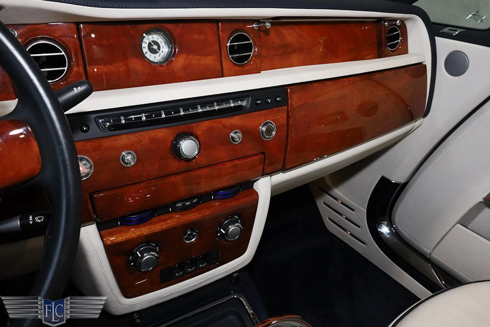 mph025_2625914837_used_2013_rolls_royce_phantom_coupe_2drdrophead_9689_22930572_26_1024_33b330015b