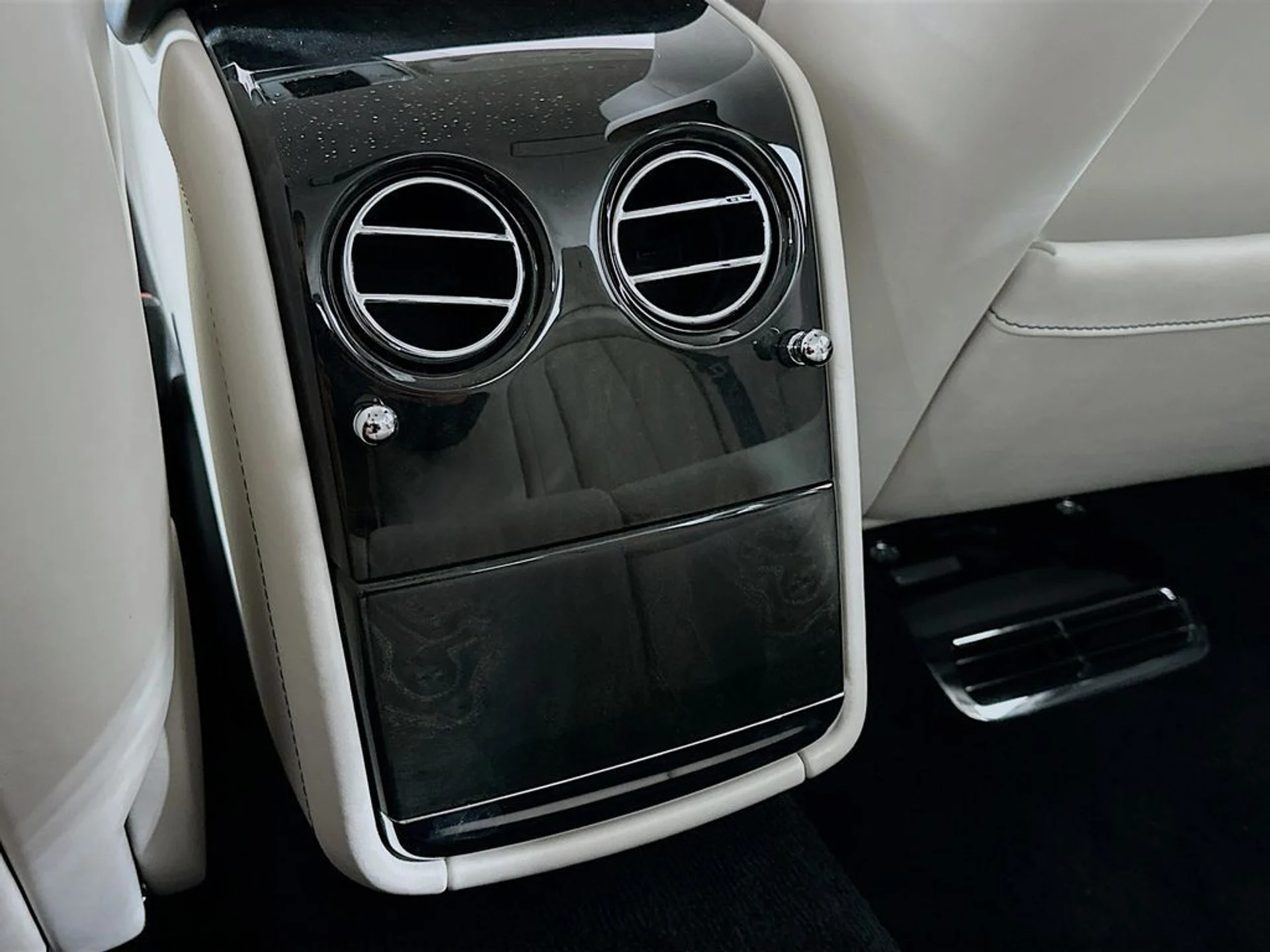 mph025_2629680941_8b81a809a5c3dff9b8057deb696036b7x_f52586bdf2