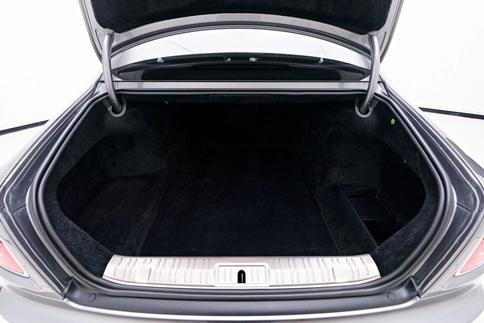 mph025_2654975679_Used_2019_Rolls_Royce_Ghost_Base_1744847276_e9f1b9f29a