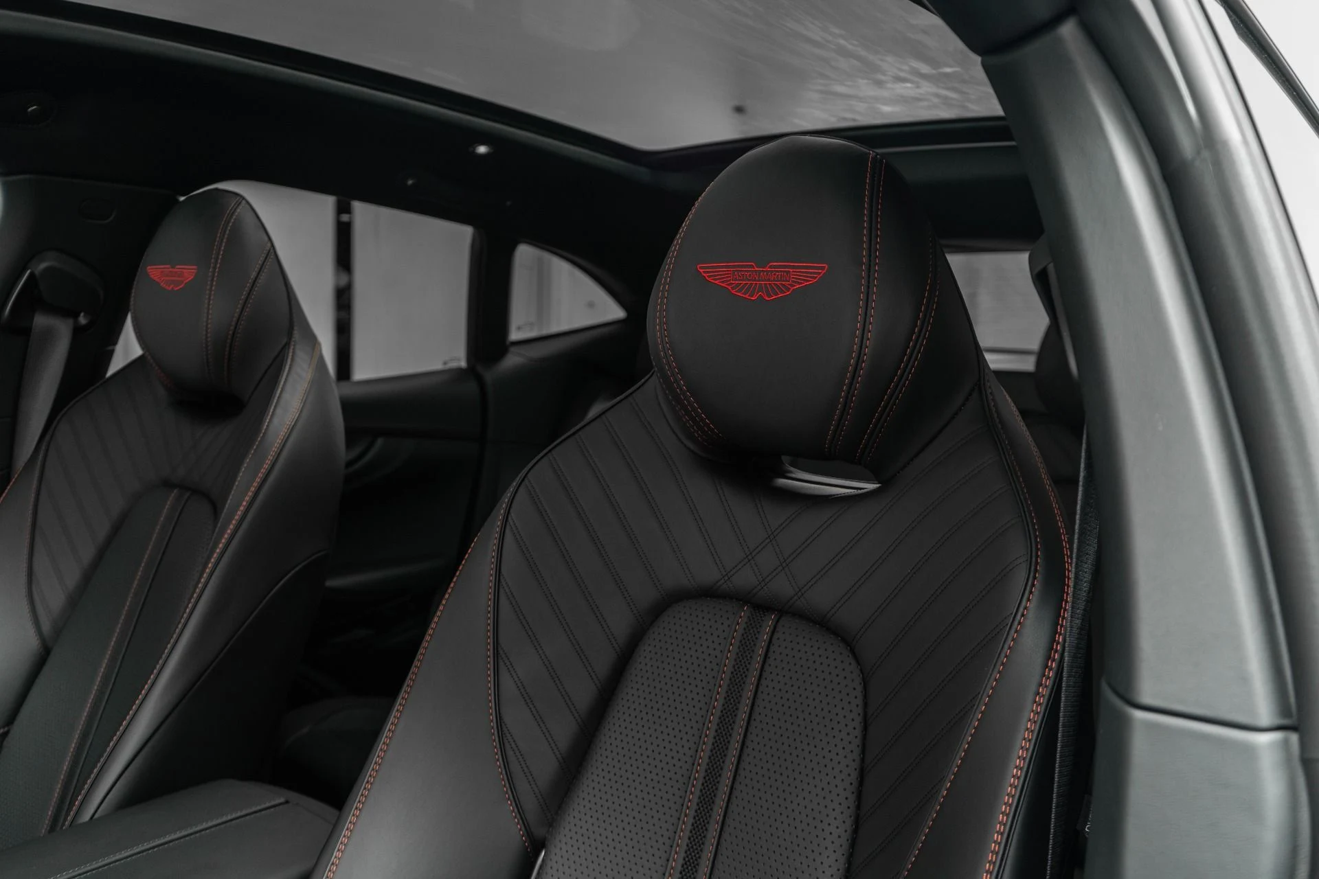 mph025_2657551290_Used_2025_Aston_Martin_DBX_707_23_Inch_Wheels_Factory_Matte_Paint_697_Horsepower_1774034848_b74410409a