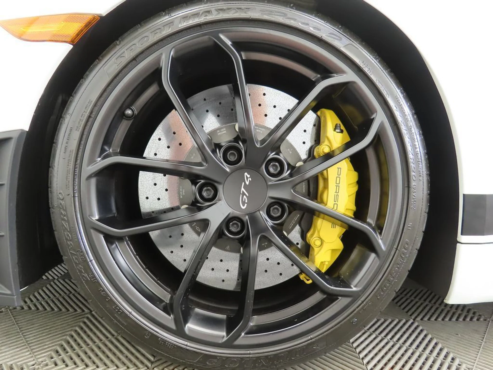 mph025_265895109_used_2020_porsche_718_cayman_gt4coupe_8119_22982883_26_1024_e379526228