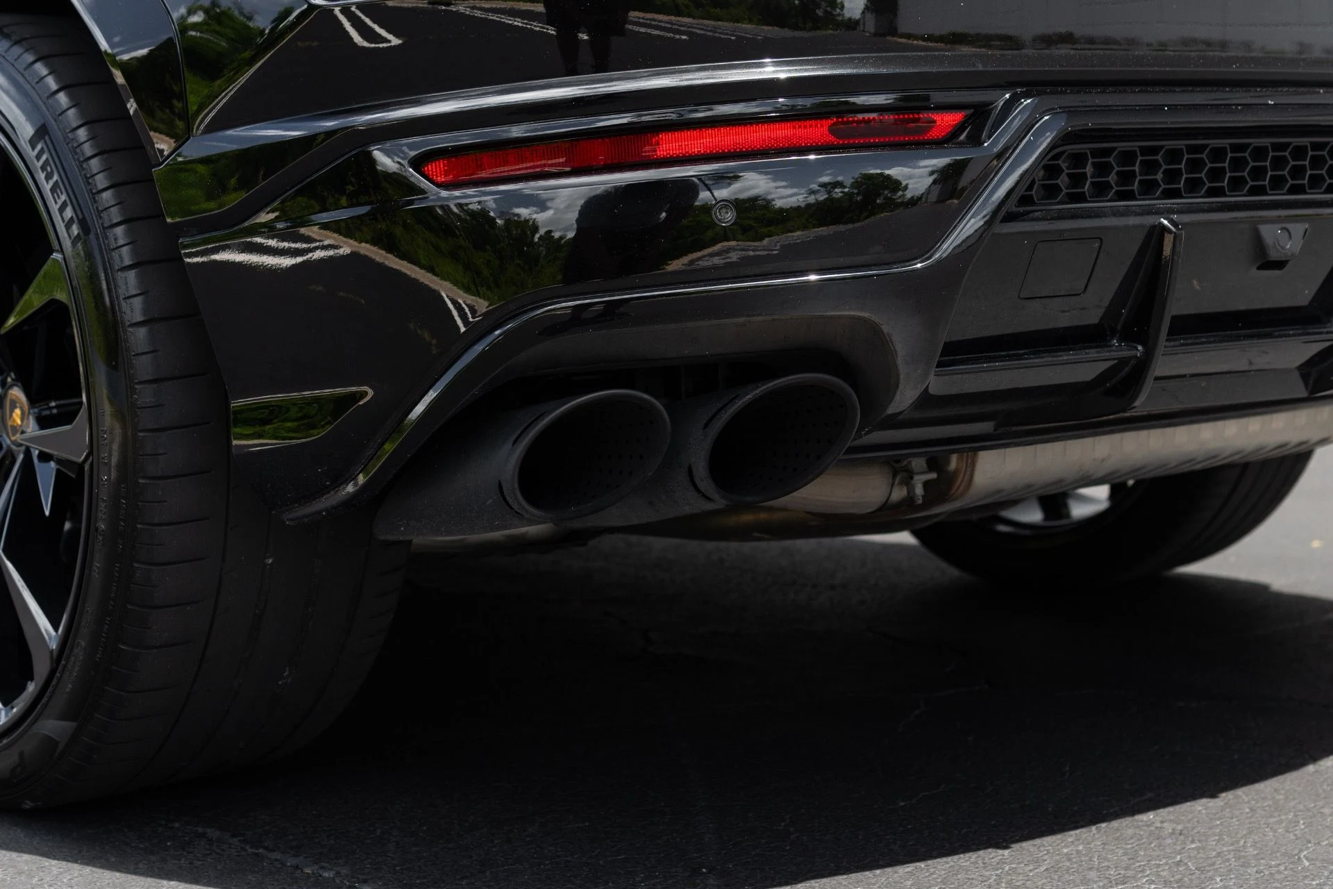 mph025_2659574095_Used_2022_Lamborghini_Urus_1776127481_fcf40b7f59