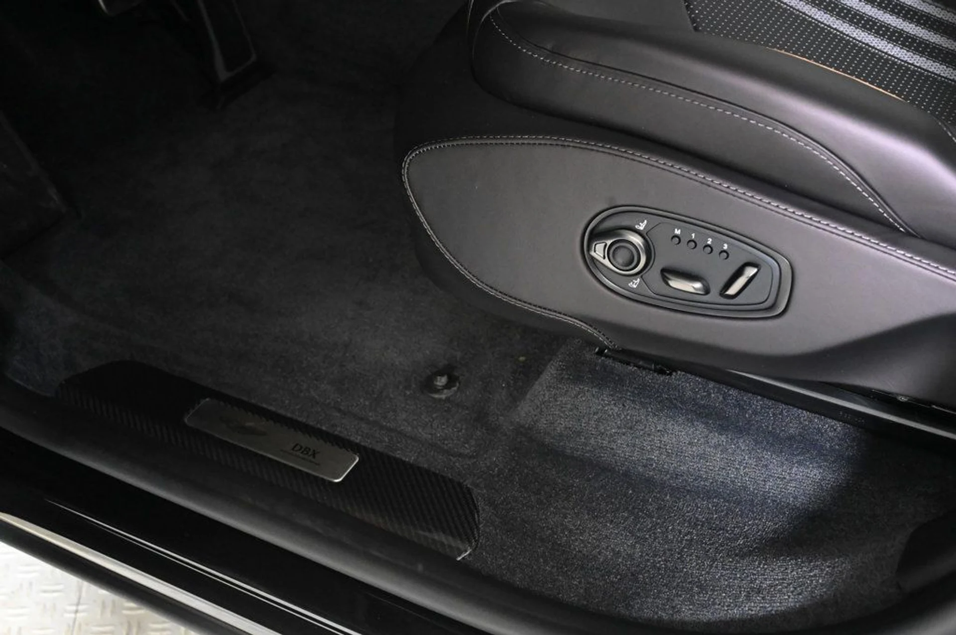 mph025_2665471623_new_2026_aston_martin_dbx_707awd_11350_22969436_25_1024_94435f0397