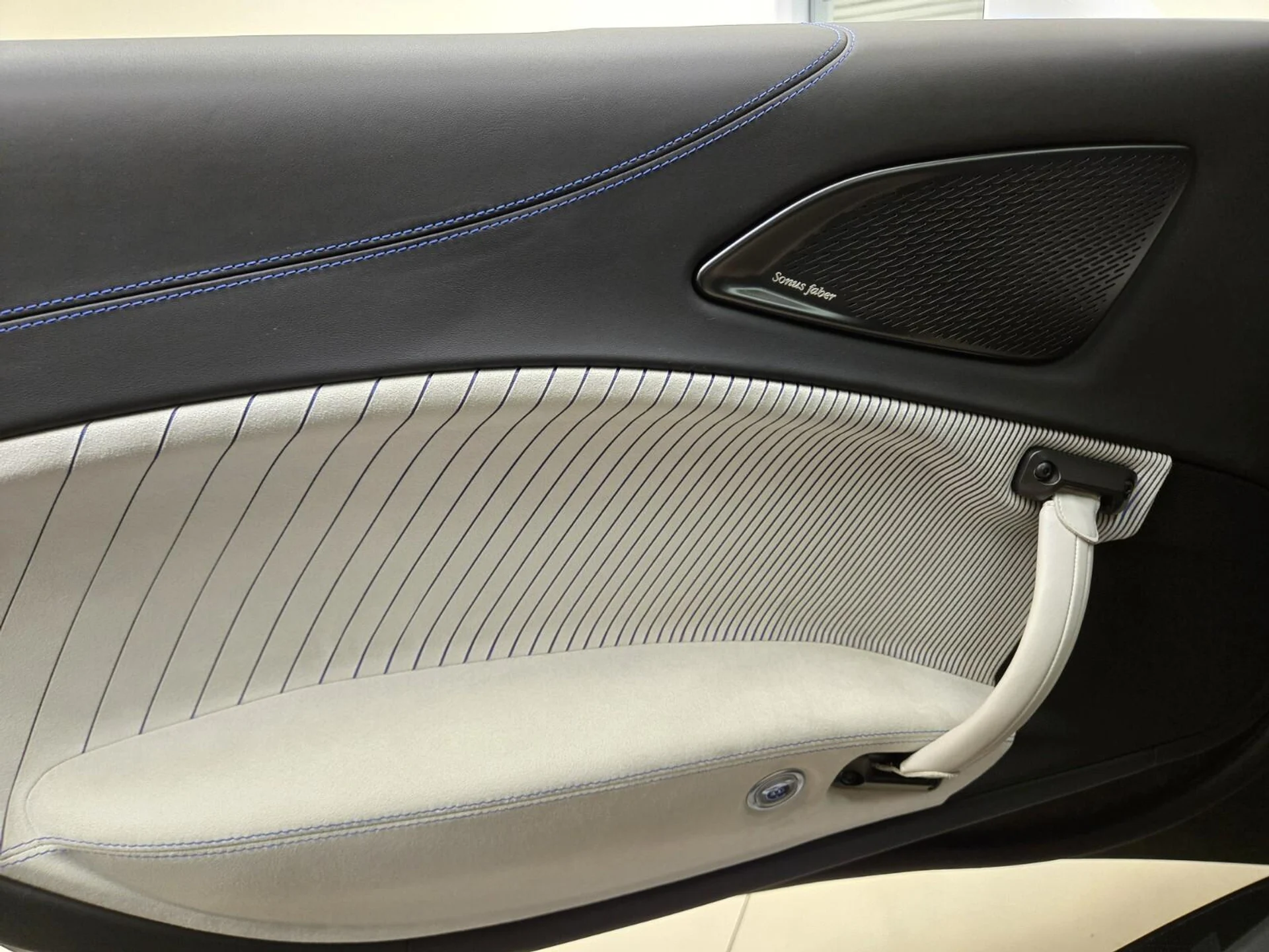 mph025_2669828202_Used_2023_Maserati_MC_20_1762849622_5df81fcee2