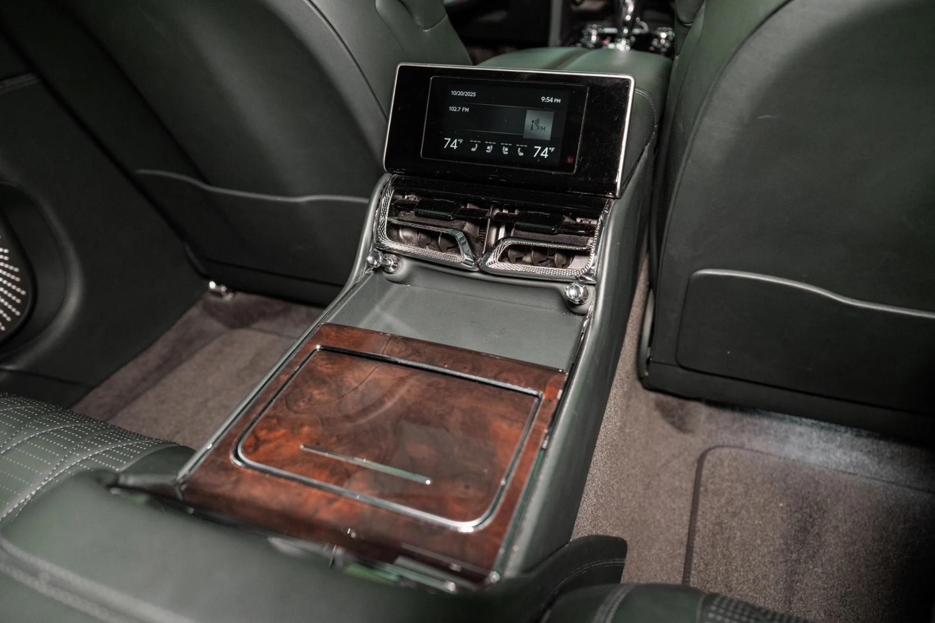 mph025_2671974680_Used_2022_Bentley_Flying_Spur_V8_1761057059_3111af2466