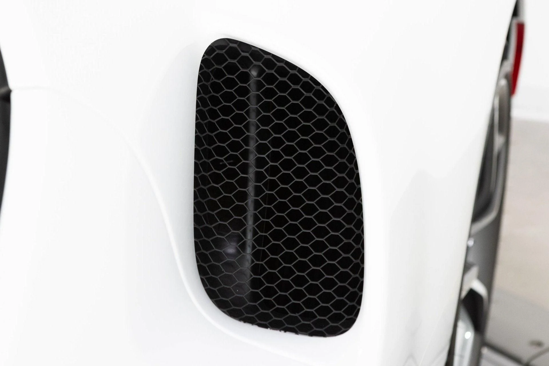 mph025_2673407496_Used_2024_Ferrari_296_GTB_1777368284_940159ff23