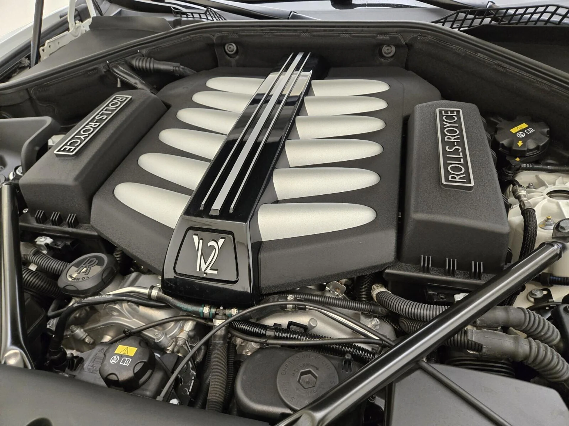 mph025_2674109664_Used_2016_Rolls_Royce_Dawn_1753165566_6728a54666