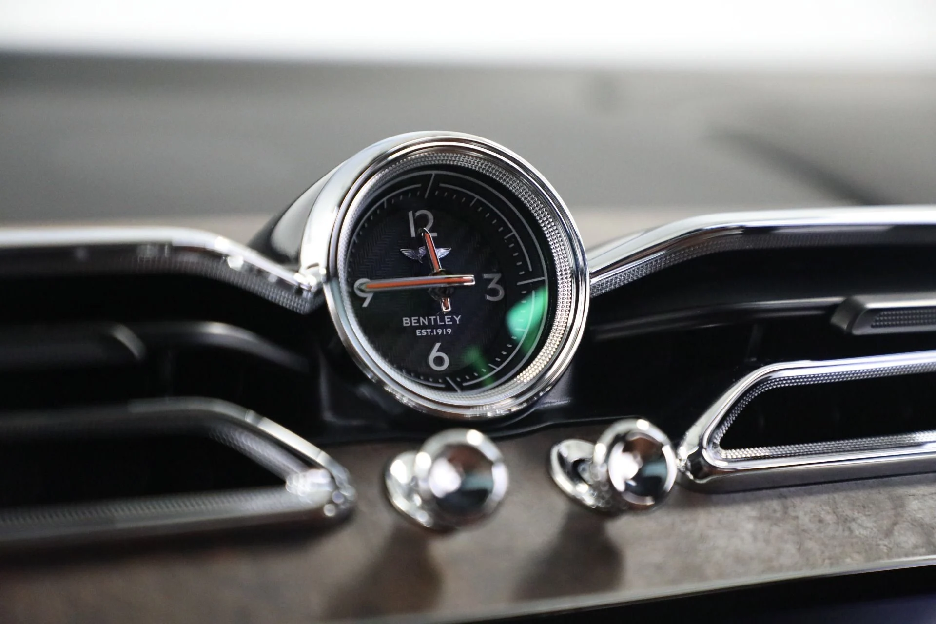 mph025_2678111073_Used_2023_Bentley_Bentayga_EWB_Azure_V8_fc74cb5d40