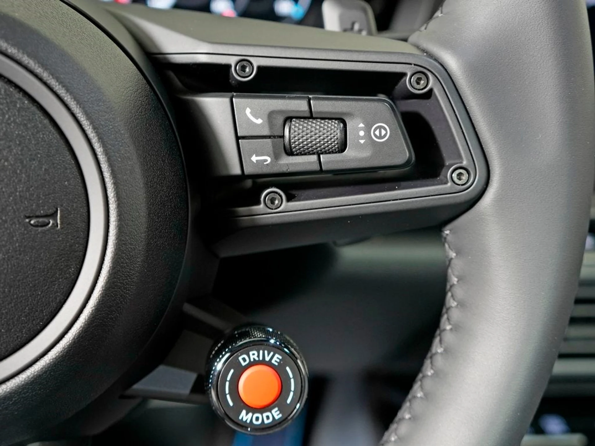 mph025_268249380_26_64b8c21b16