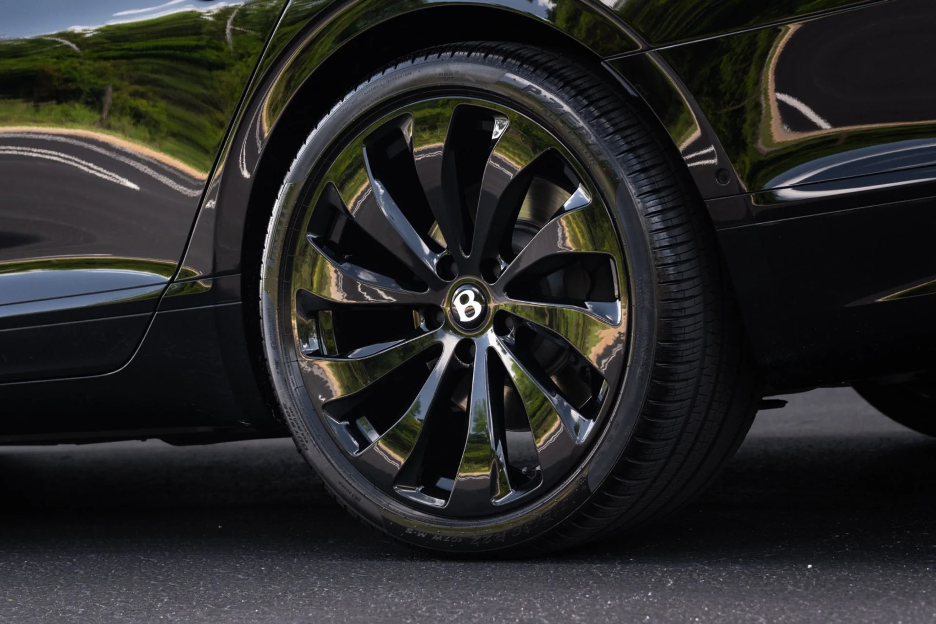mph025_2683102134_Used_2023_Bentley_Flying_Spur_S_V8_1778782784_b4d4226390