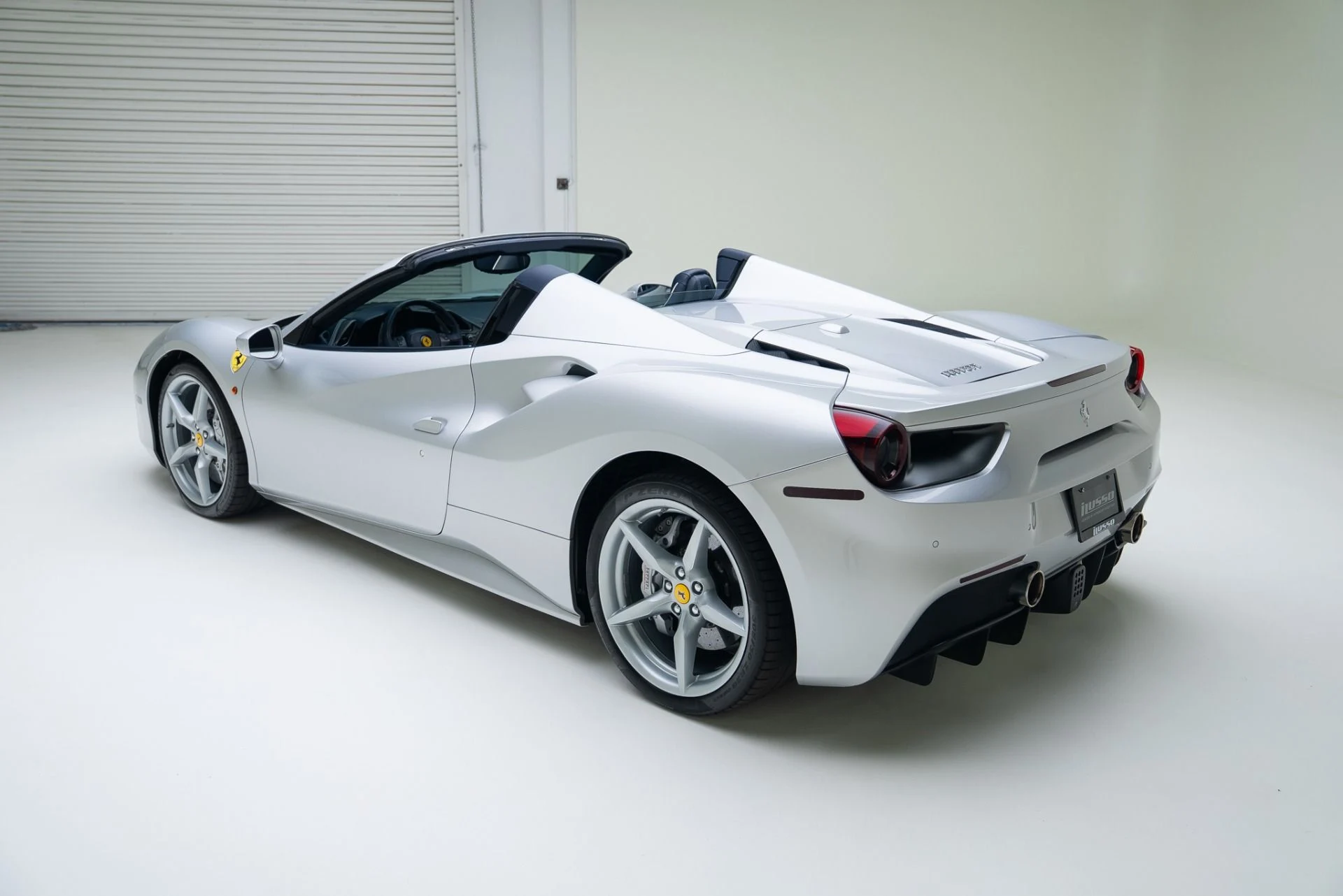 mph025_2684637625_Used_2017_Ferrari_488_Spider_1762375405_8322180742