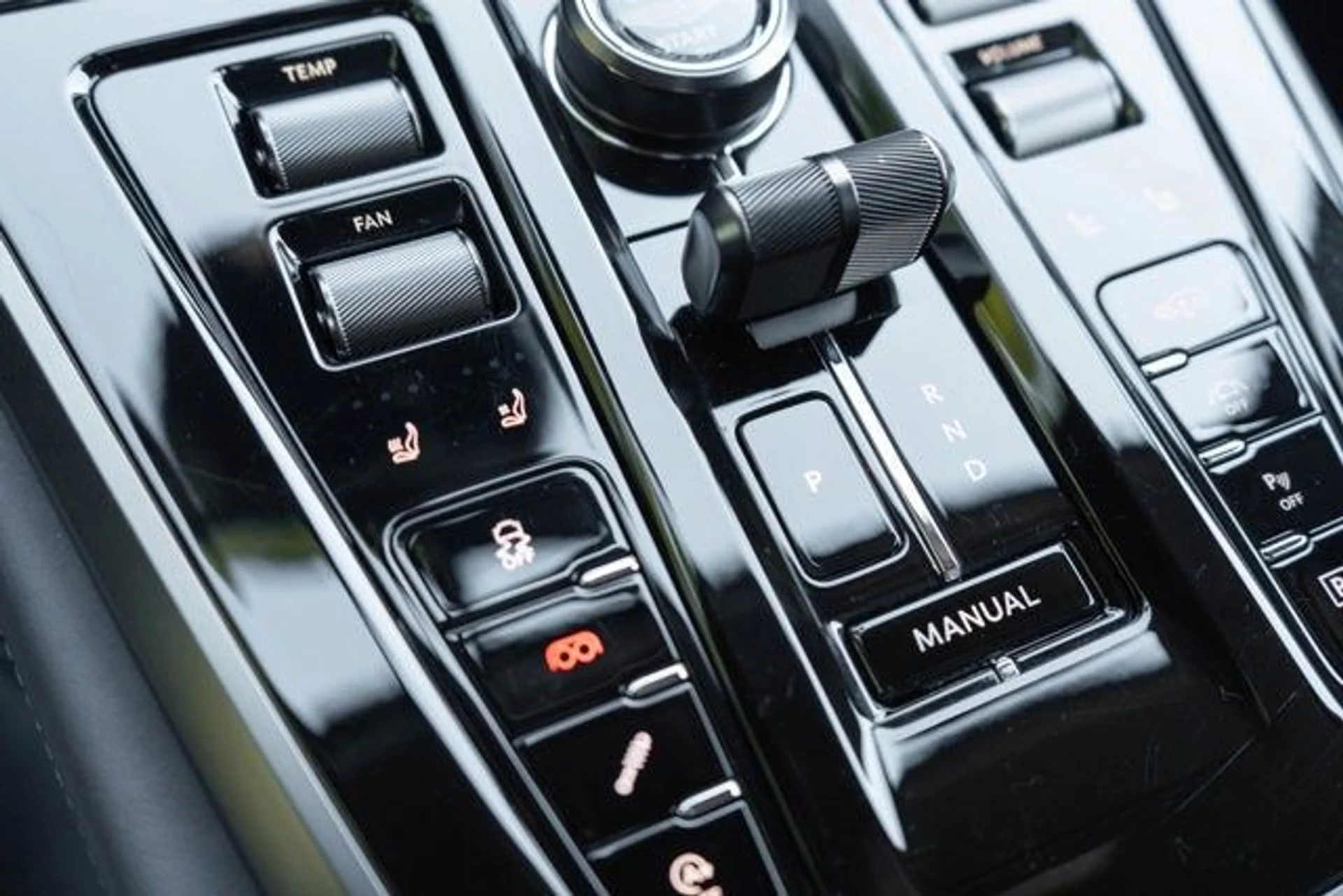 mph025_269486860_26_8457981402