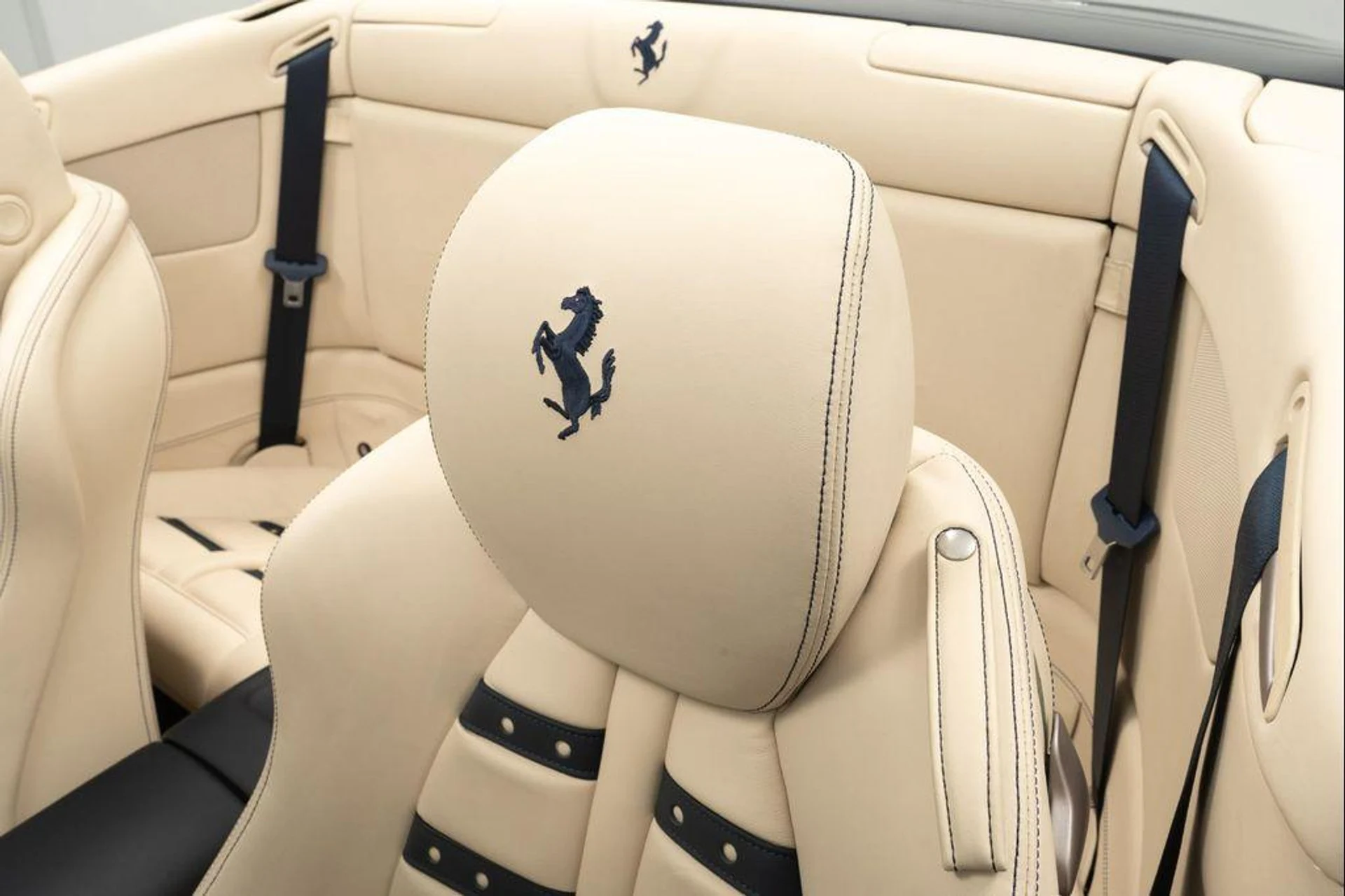 mph025_2703517592_v_A_zff_IM_Oo_Xl_W5_Bw5_Xc_Qg_O2_A_Ag_4db7e97701